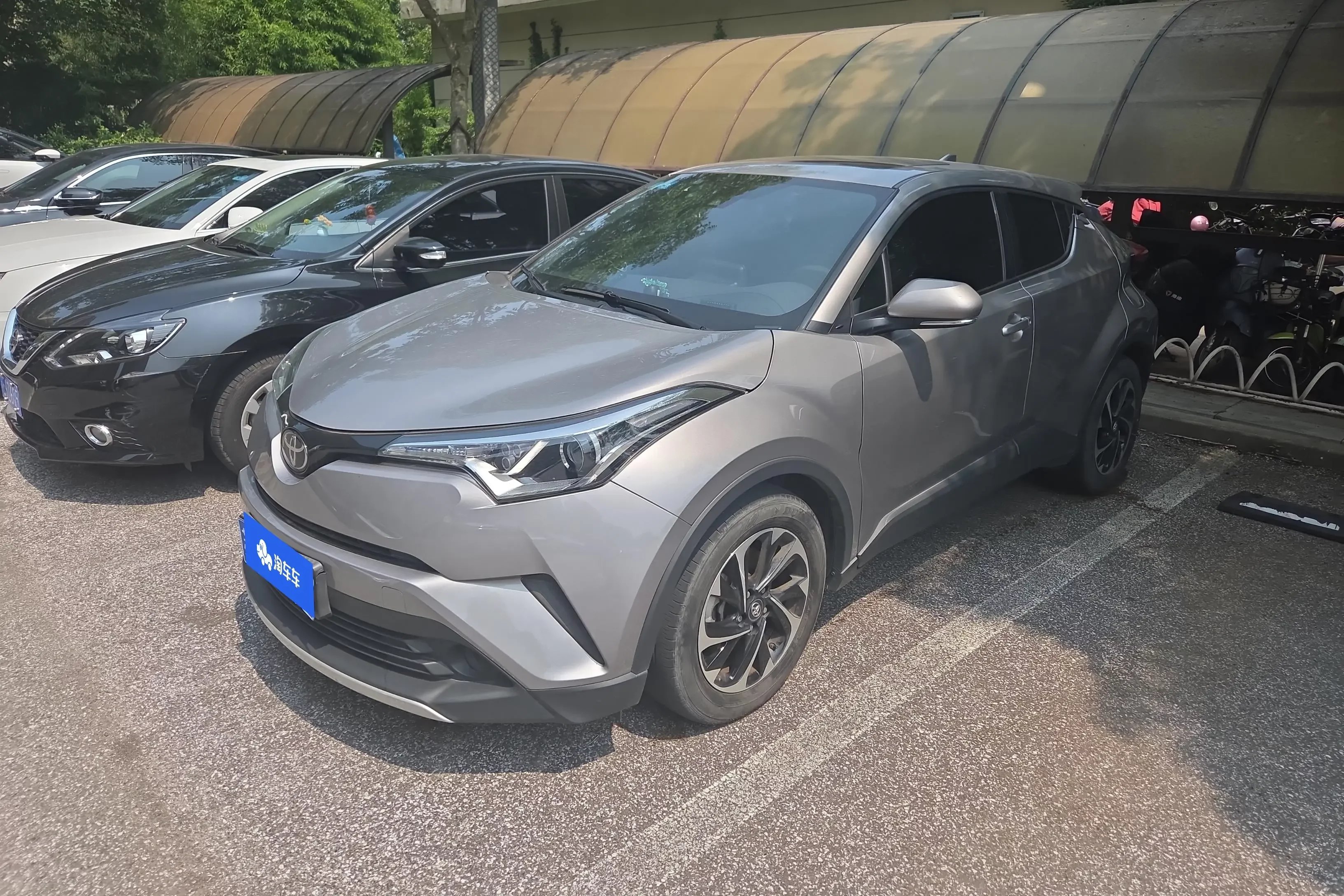 Toyota C-HR Hybrid (Yize IZOA)  из Китая