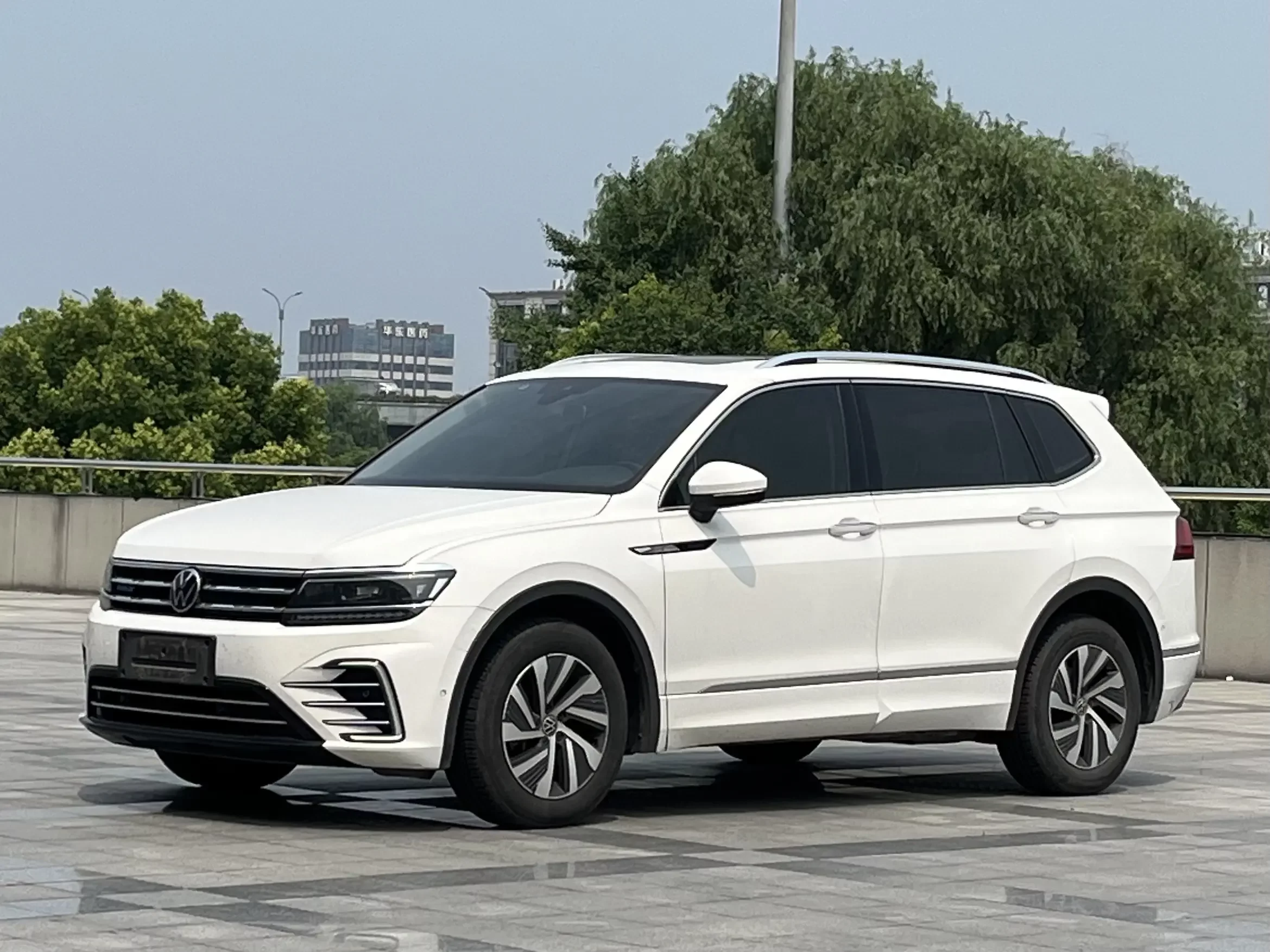 Volkswagen Tiguan L PHEV