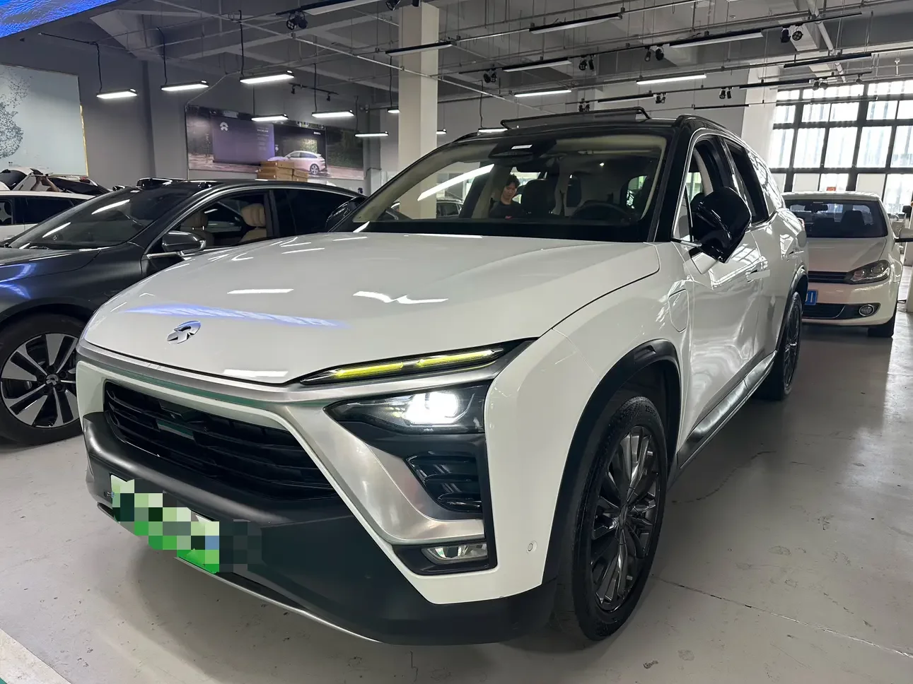 NIO ES8