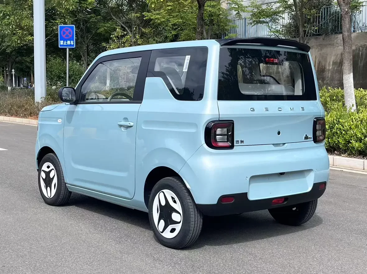 Geely panda