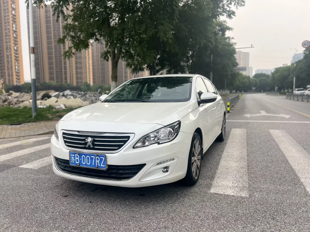 Peugeot 408