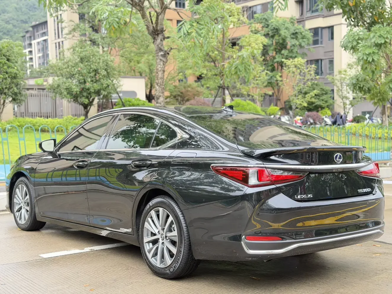 Lexus ES
