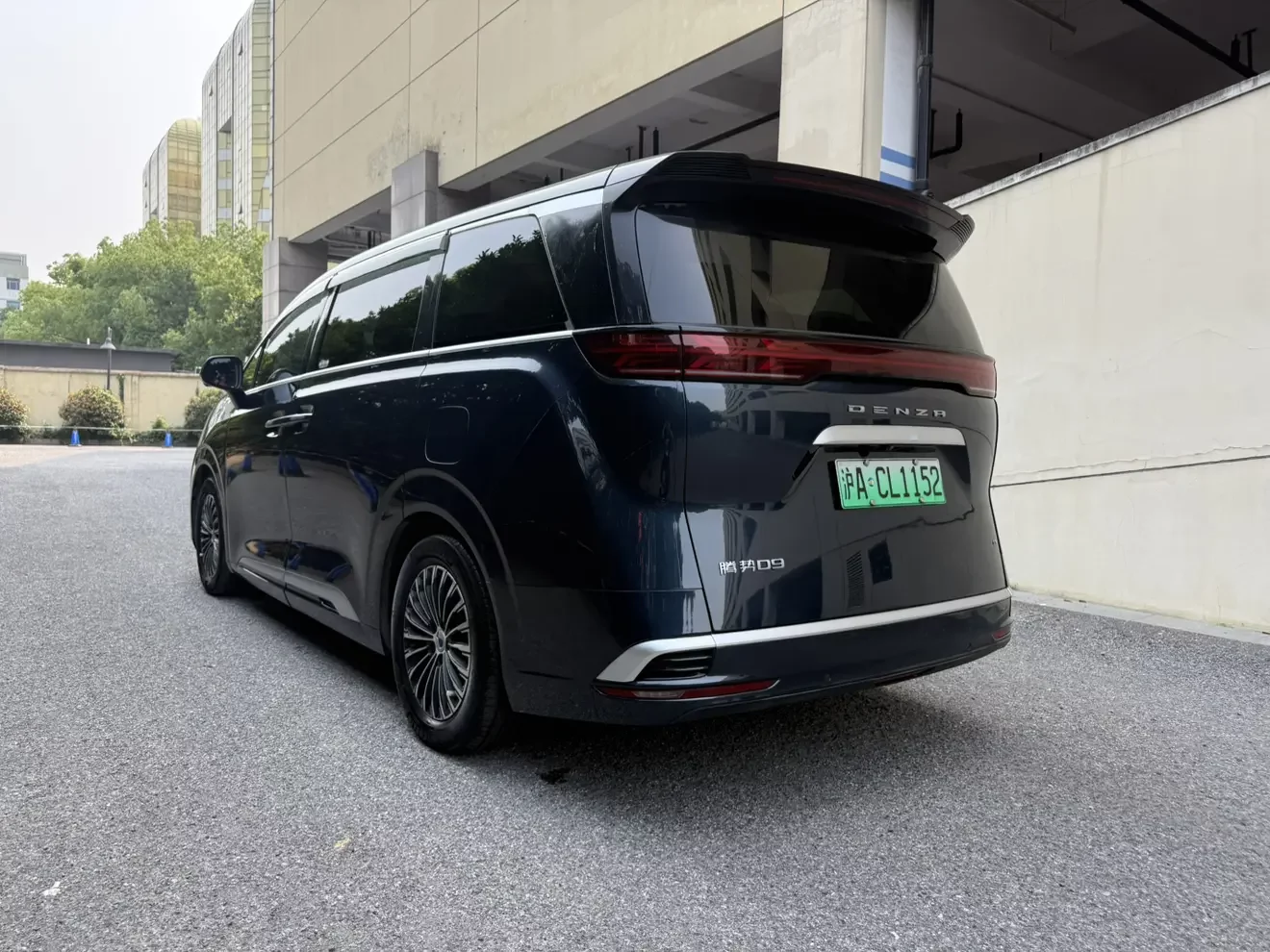 Denza D9 EV
