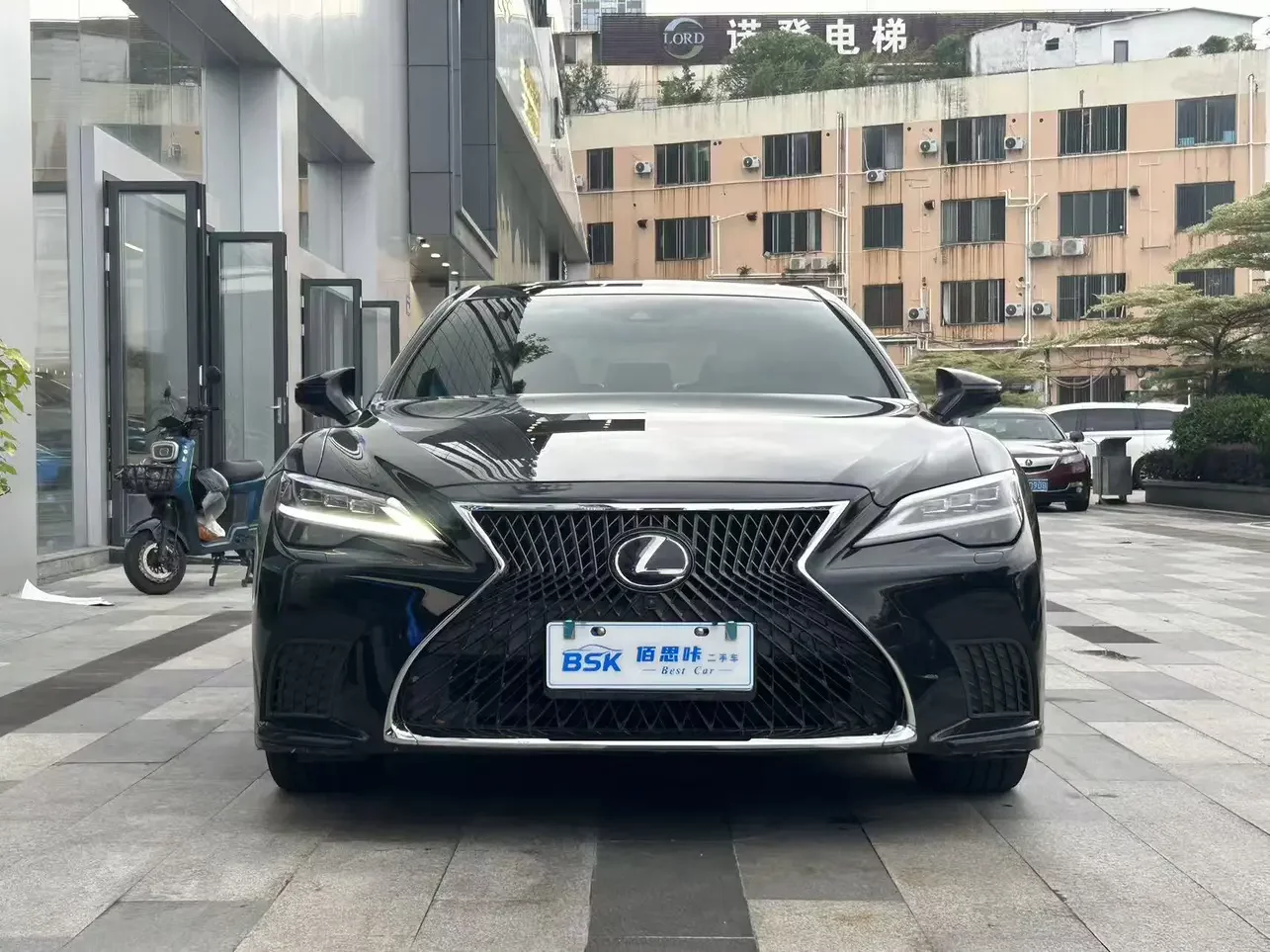 Lexus LS