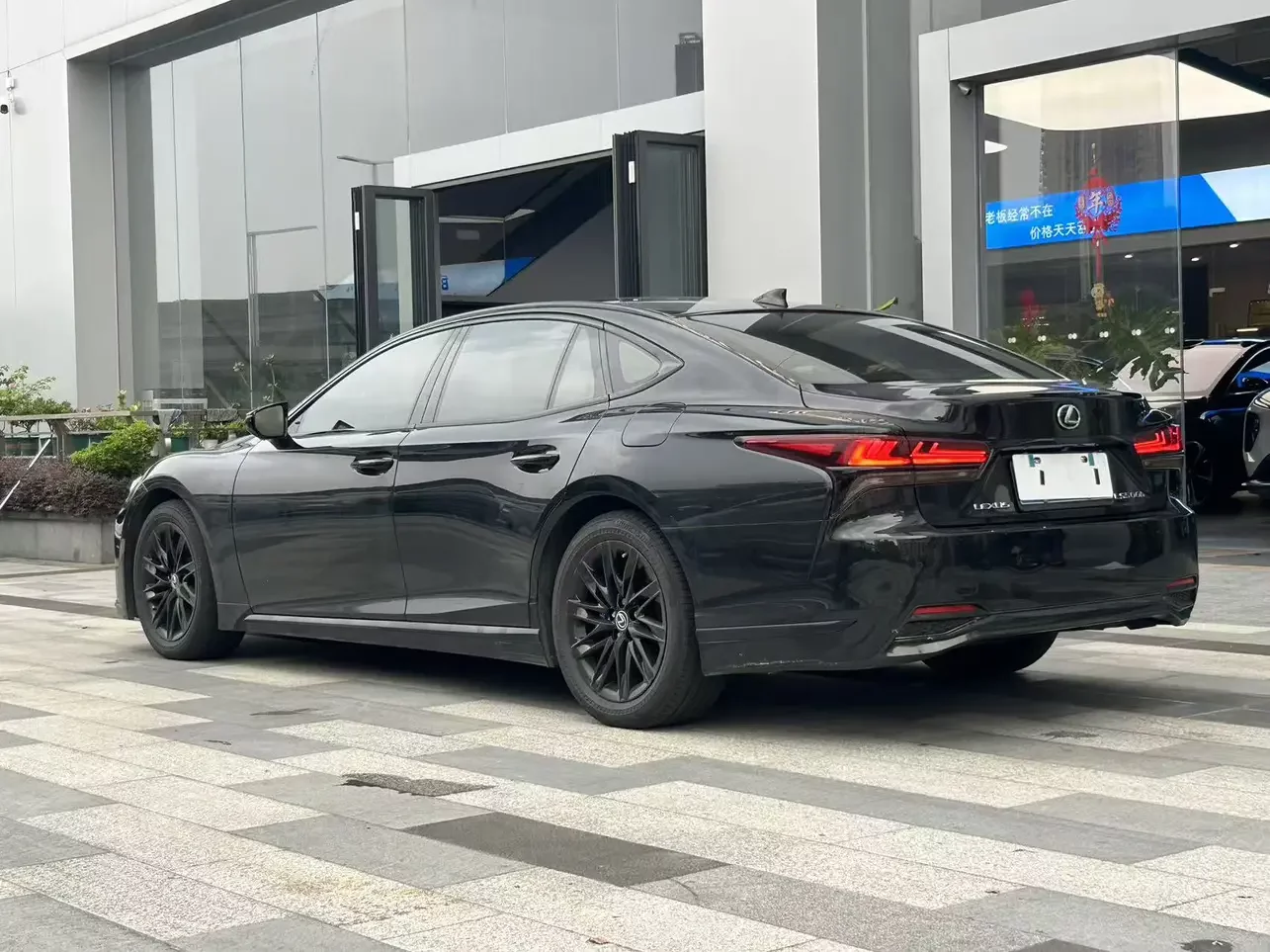 Lexus LS