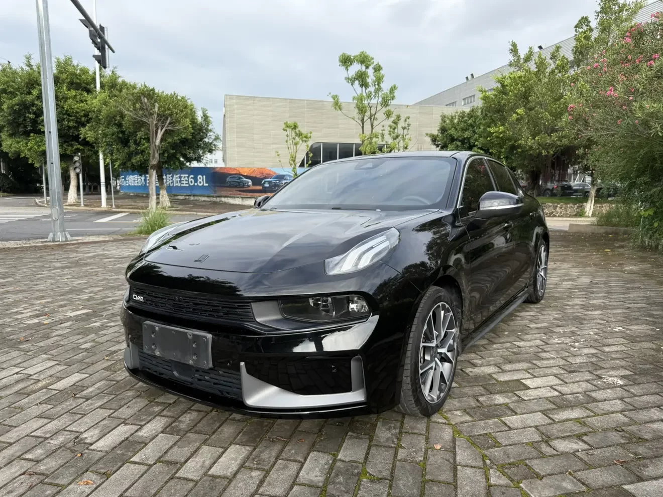 Lynk & Co 03