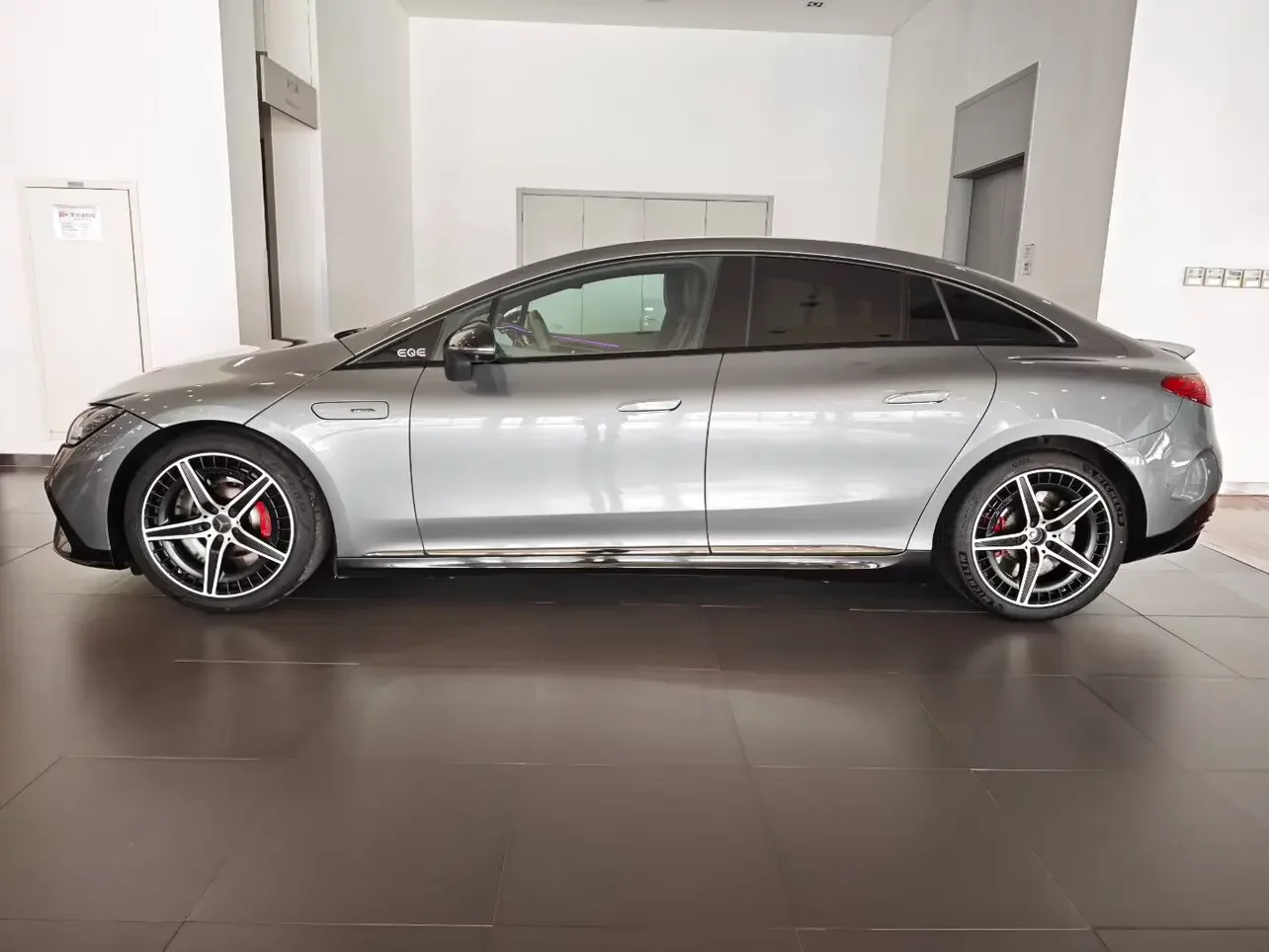 Mercedes-Benz EQE AMG