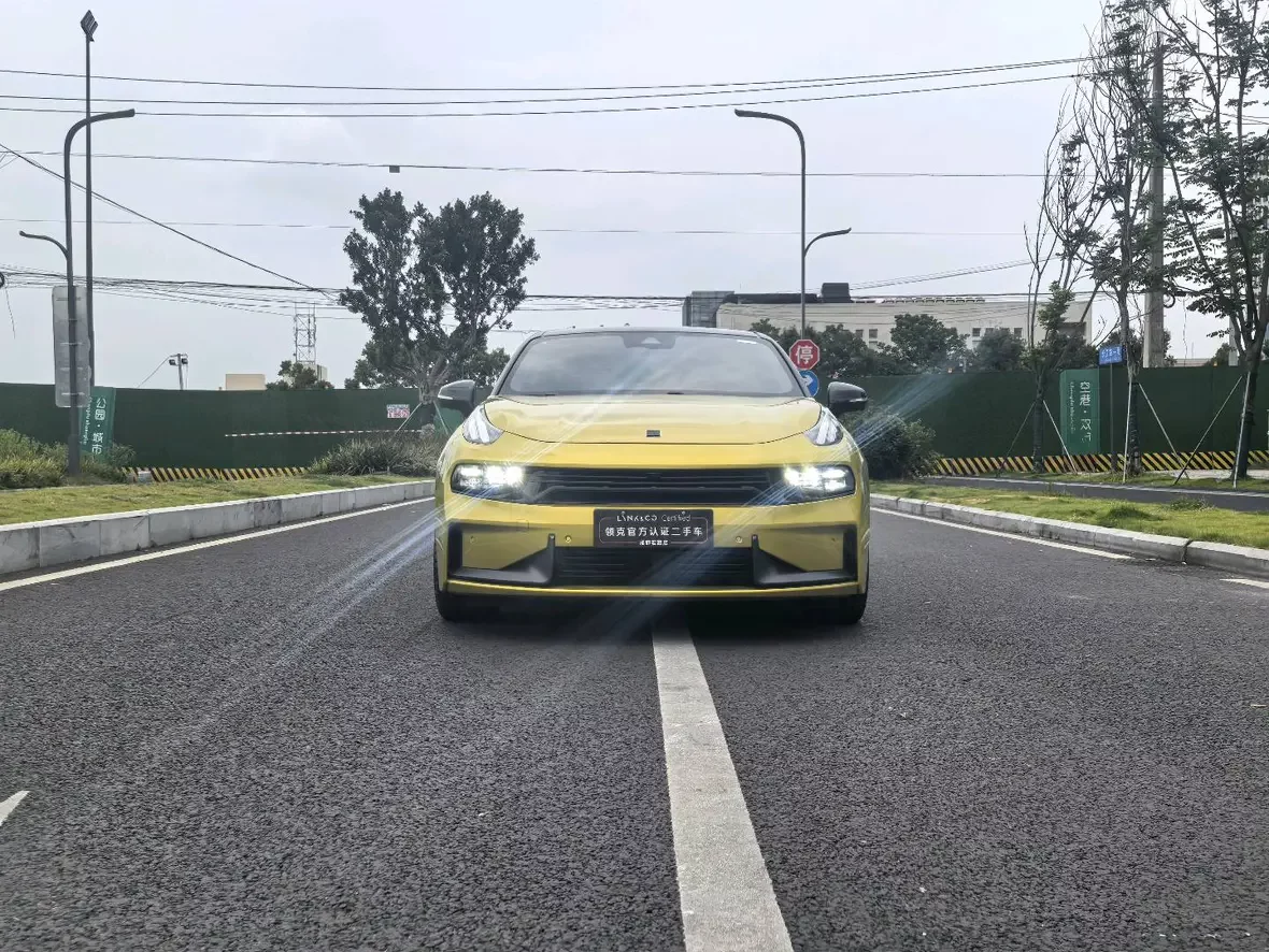 Lynk & Co 03
