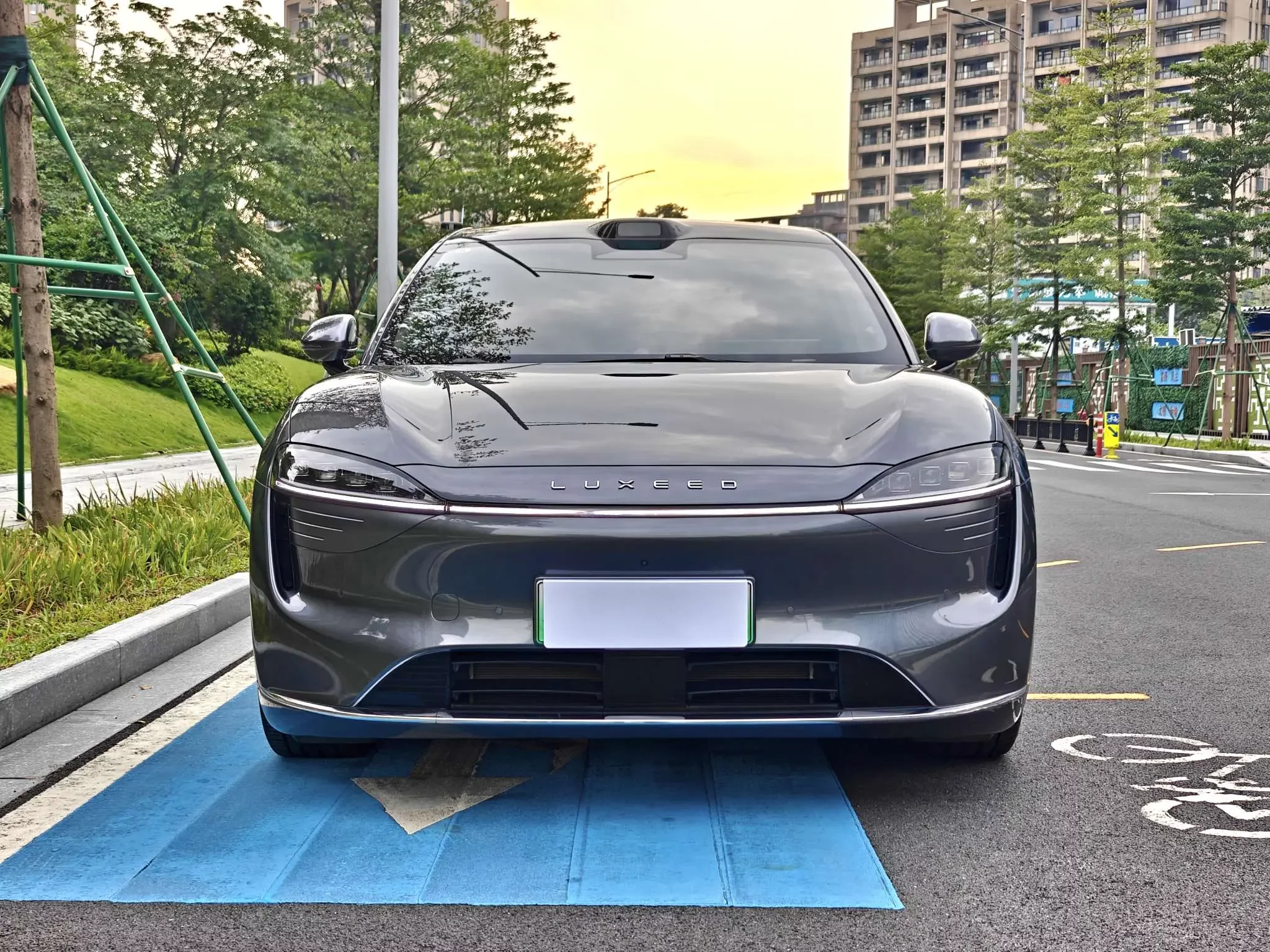 Luxeed Zhijie R7
