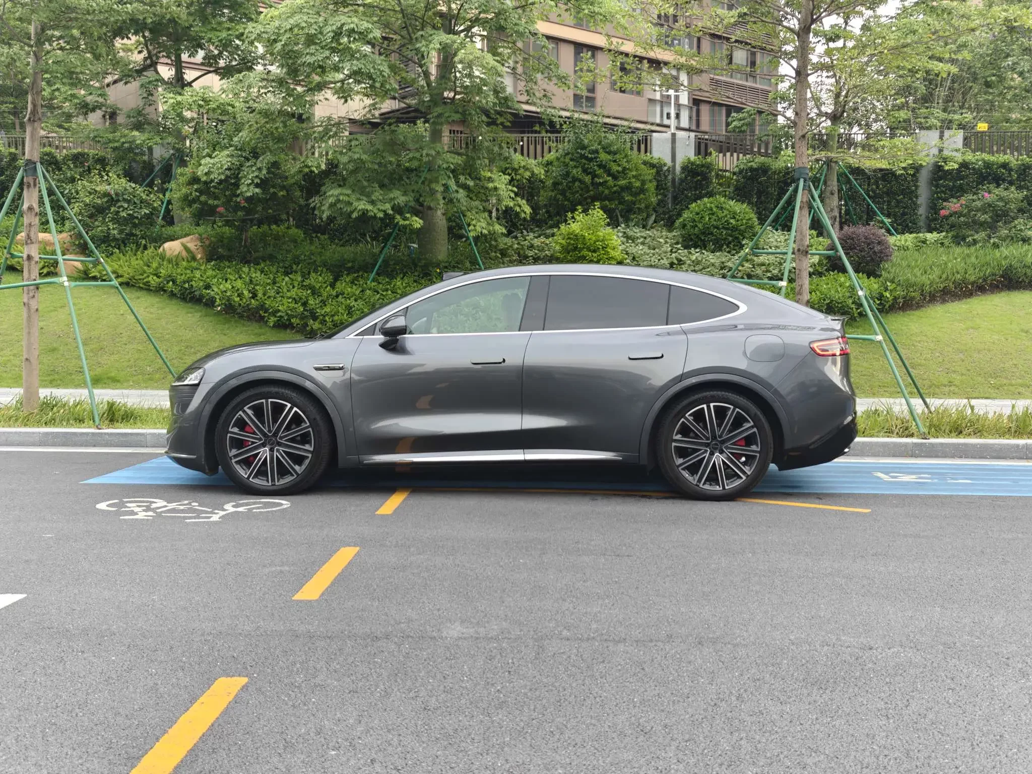 Luxeed Zhijie R7