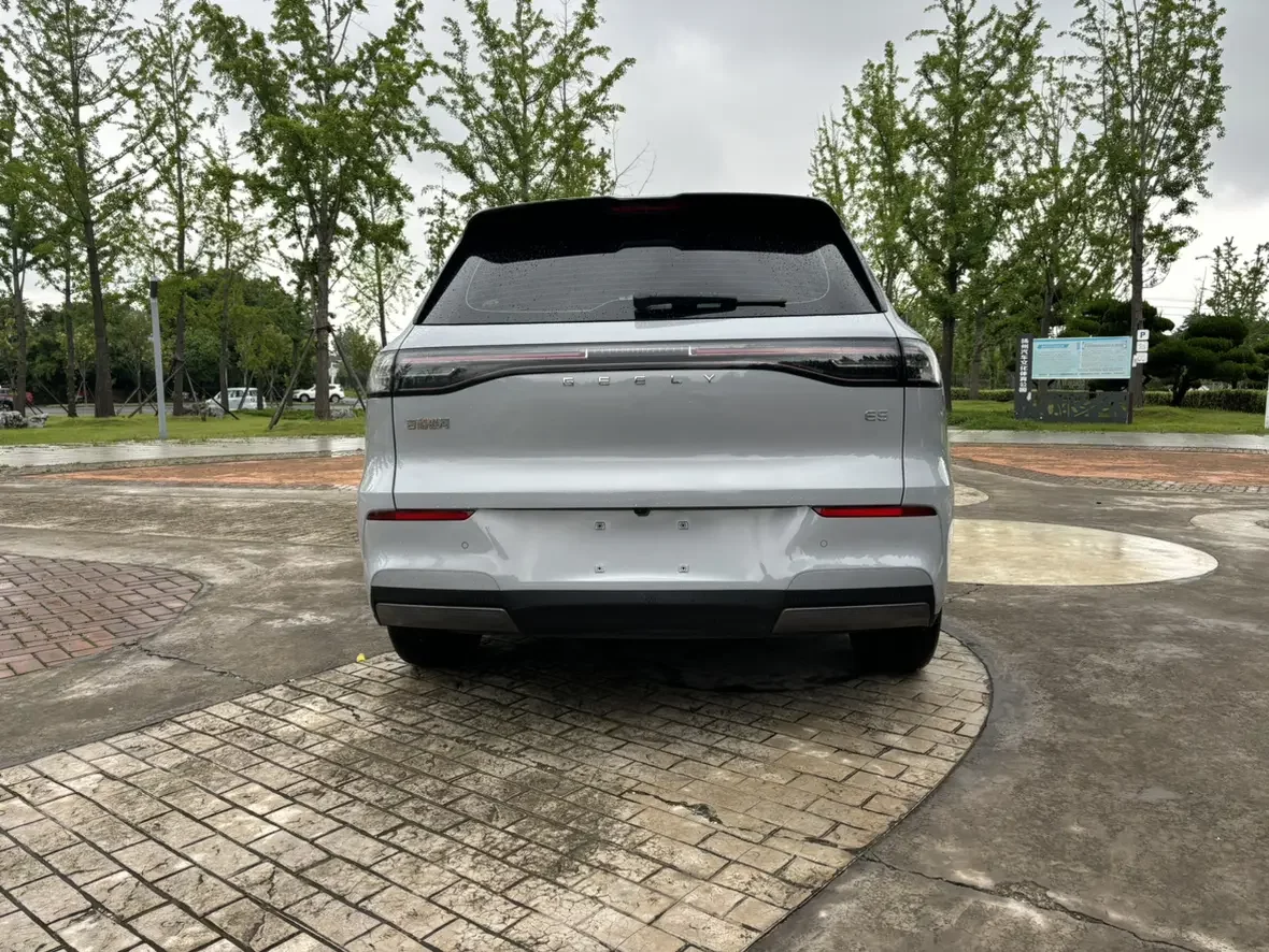 Geely Galaxy E5