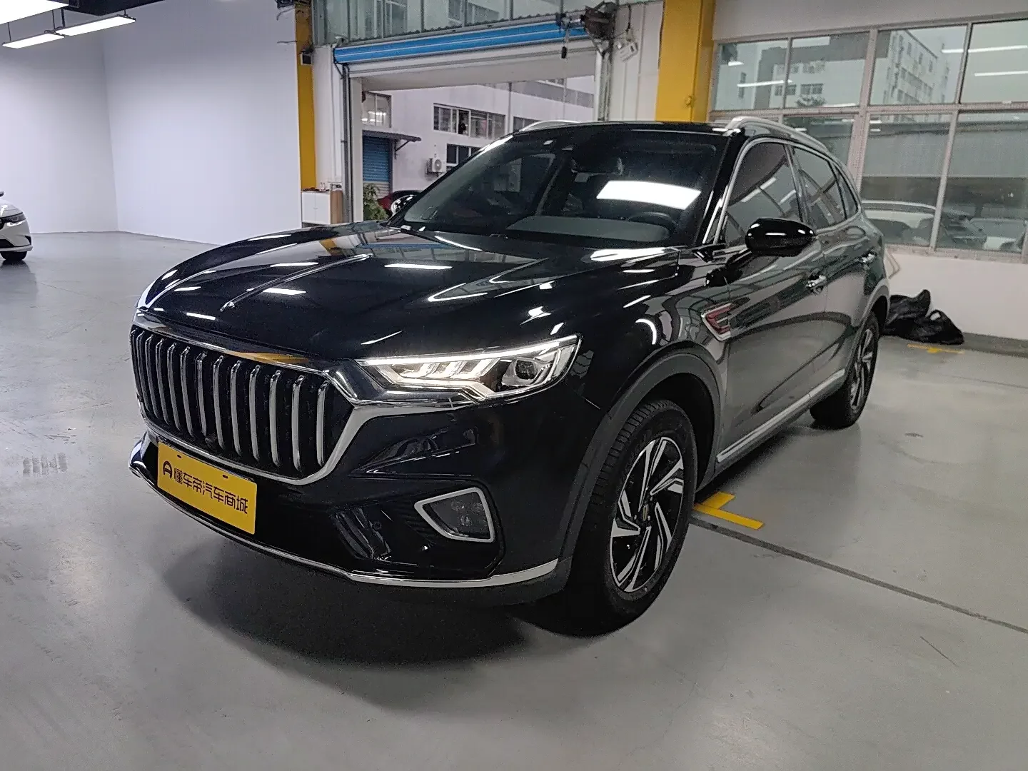 Hongqi HS5