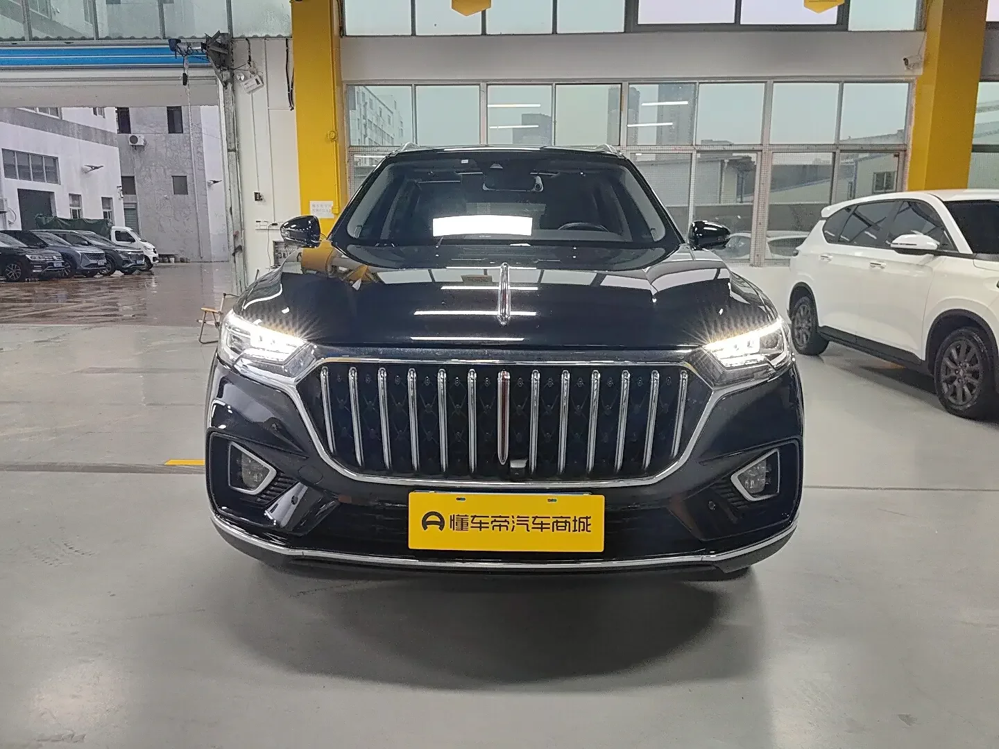 Hongqi HS5