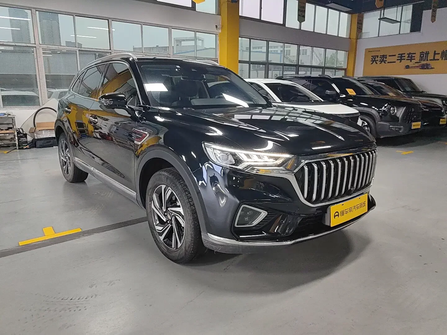 Hongqi HS5