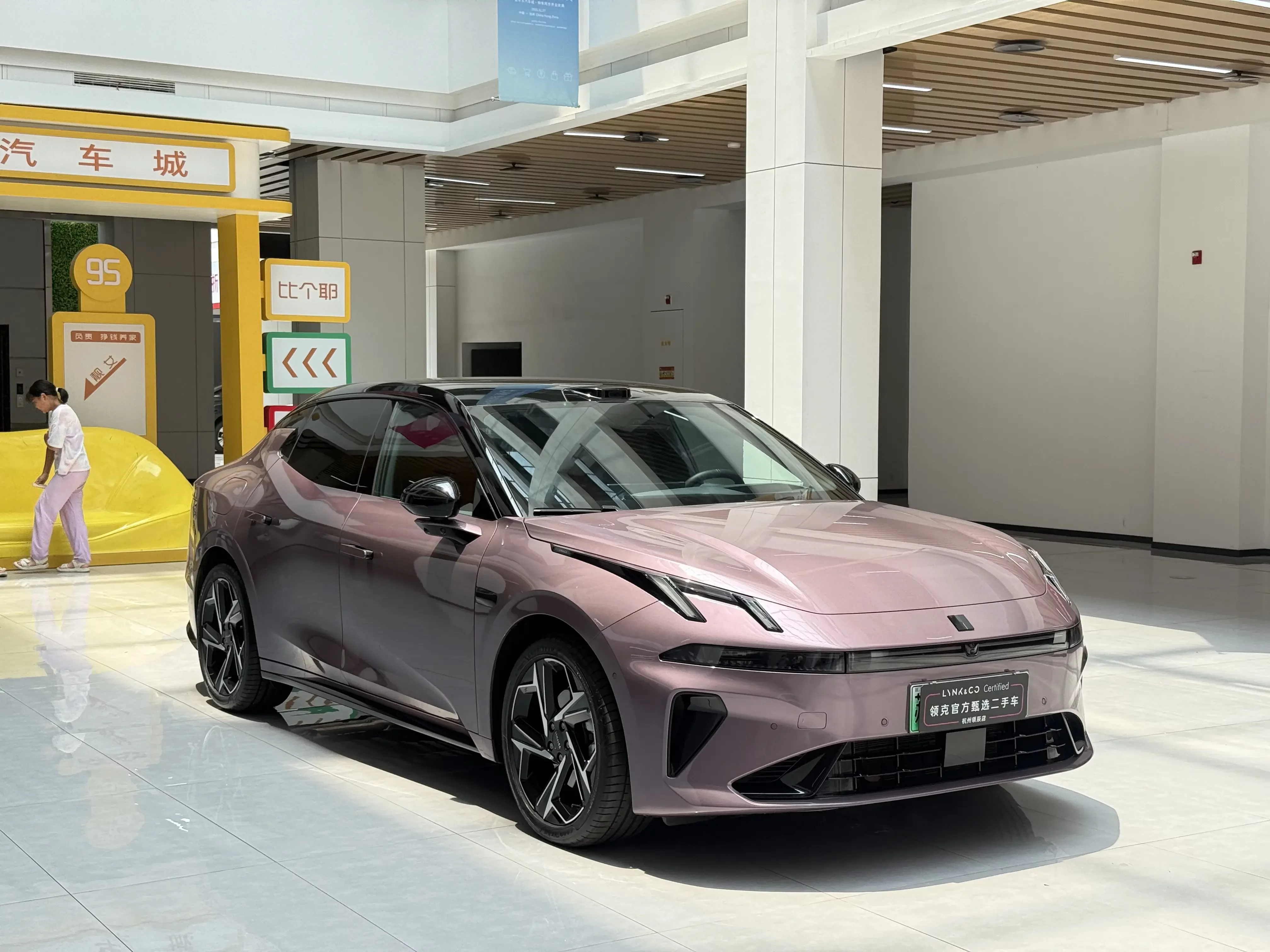Lynk & Co 07 EM-P