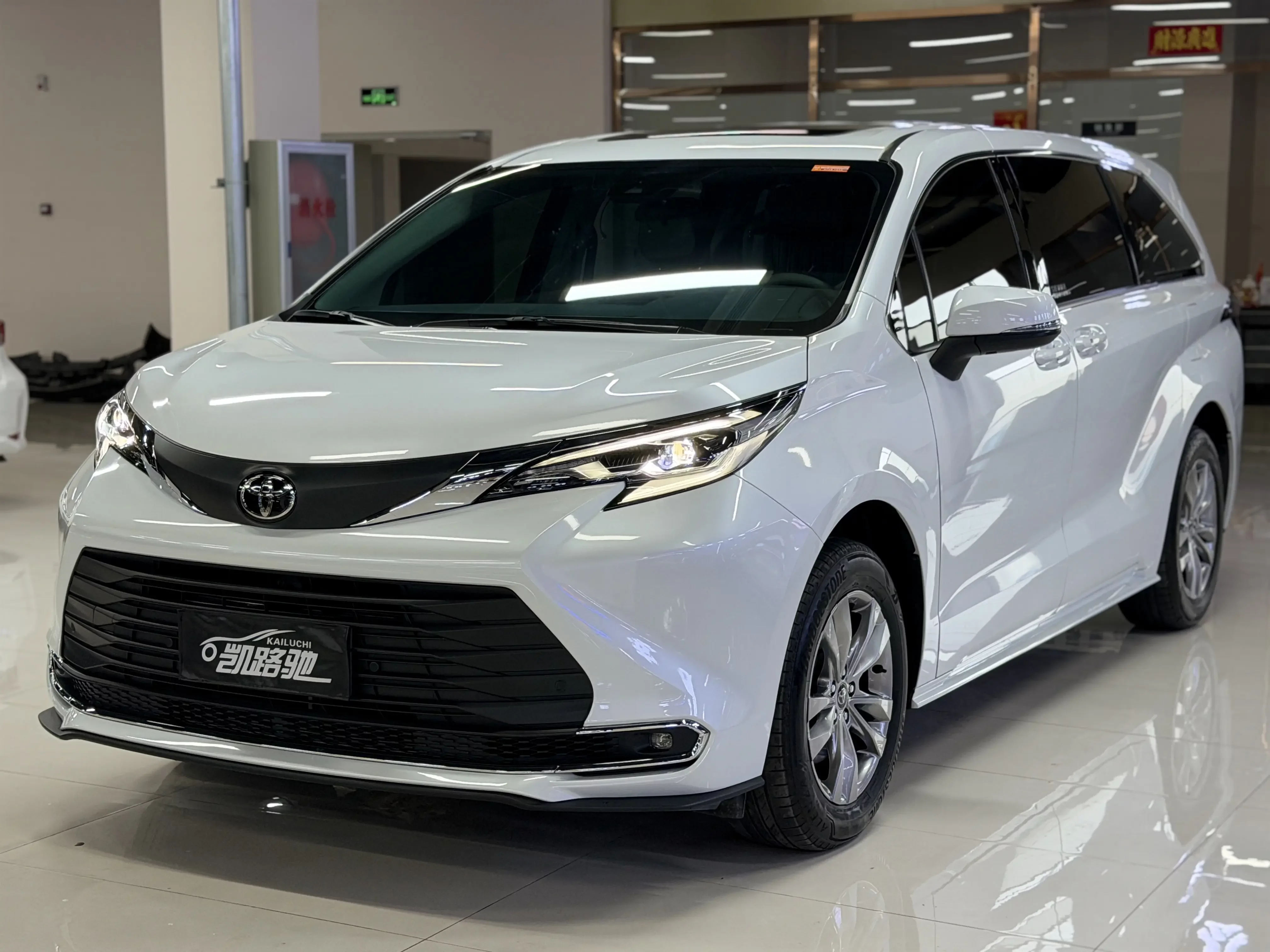 Toyota Sienna  из Китая