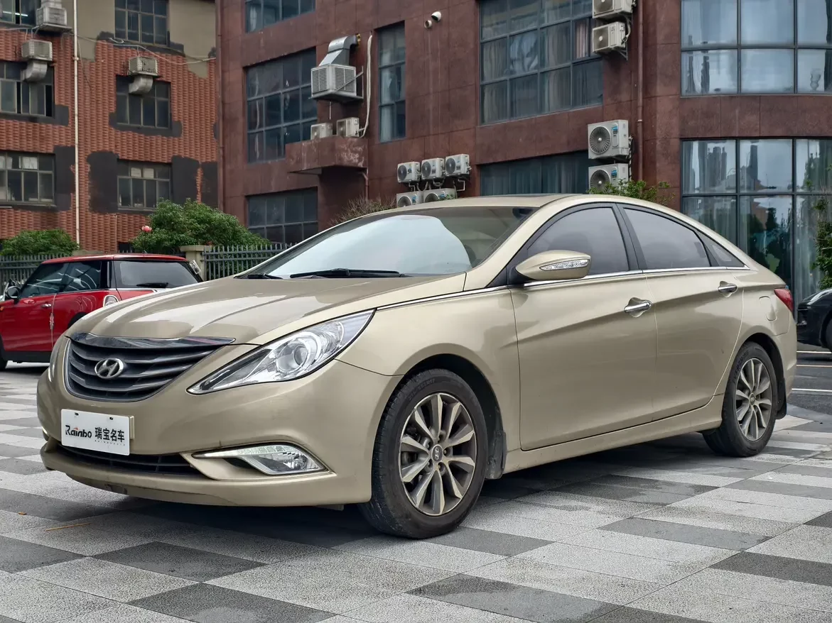 Hyundai sonata eight