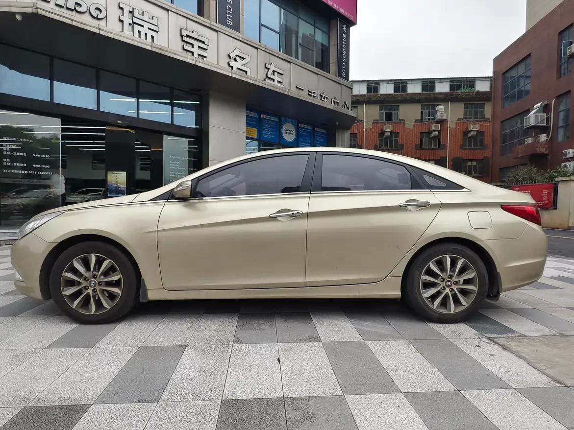Hyundai sonata eight