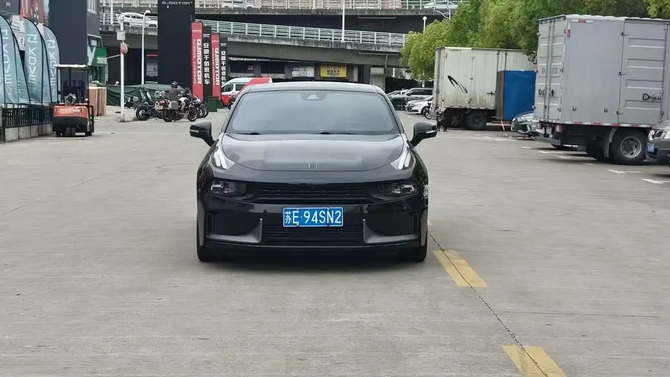 Lynk & Co 03