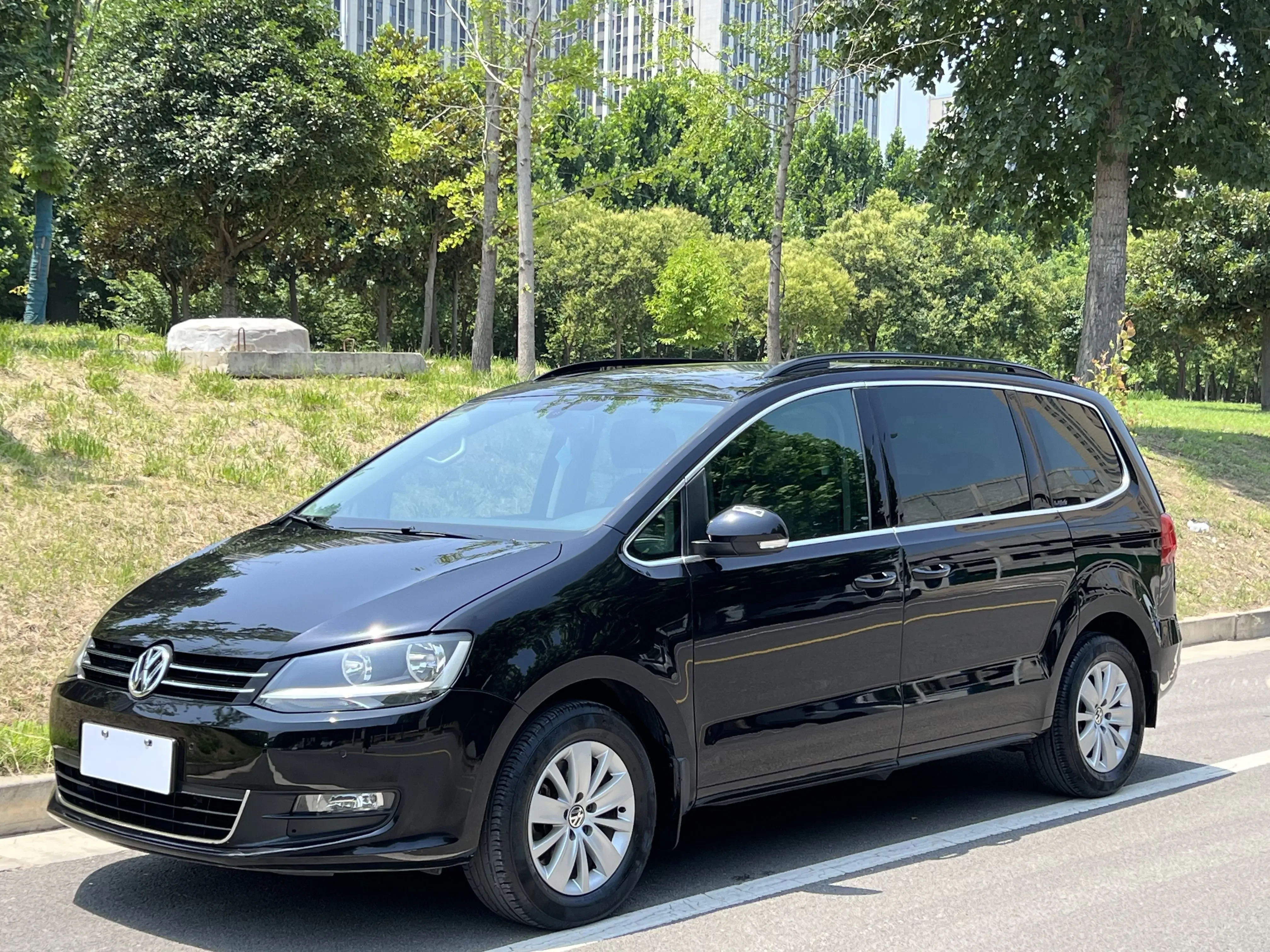 Volkswagen Sharon