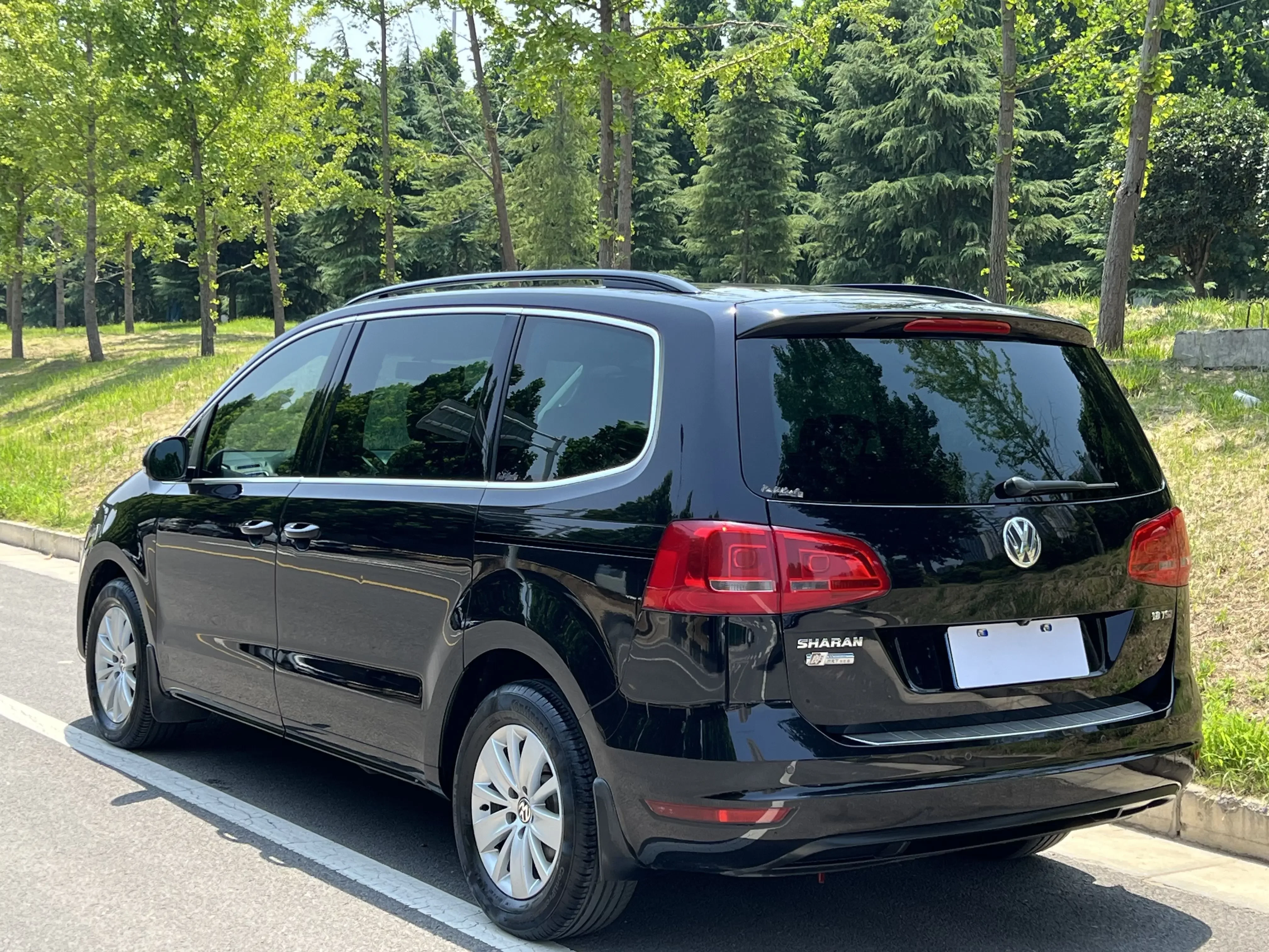 Volkswagen Sharon