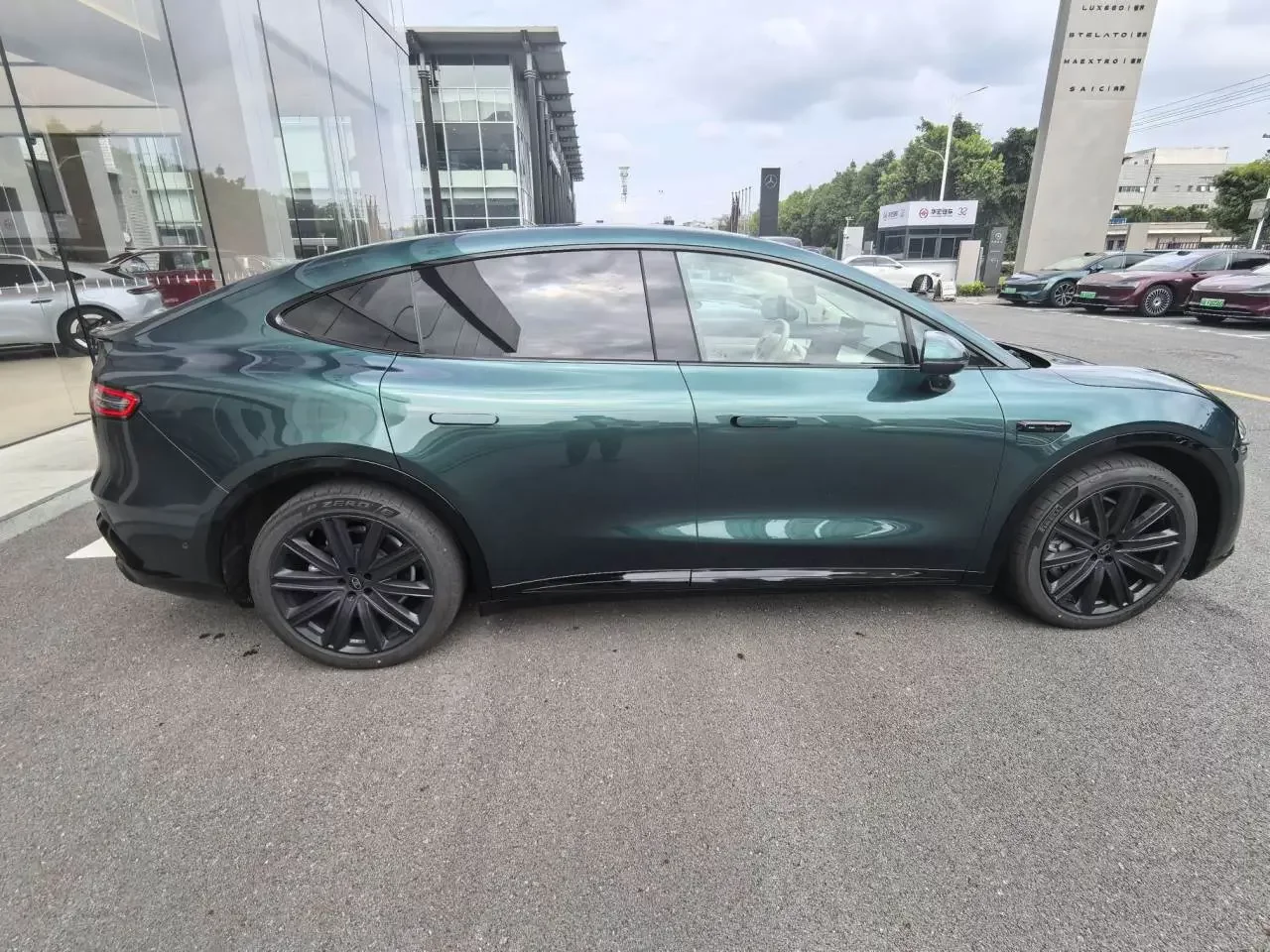Luxeed Zhijie R7