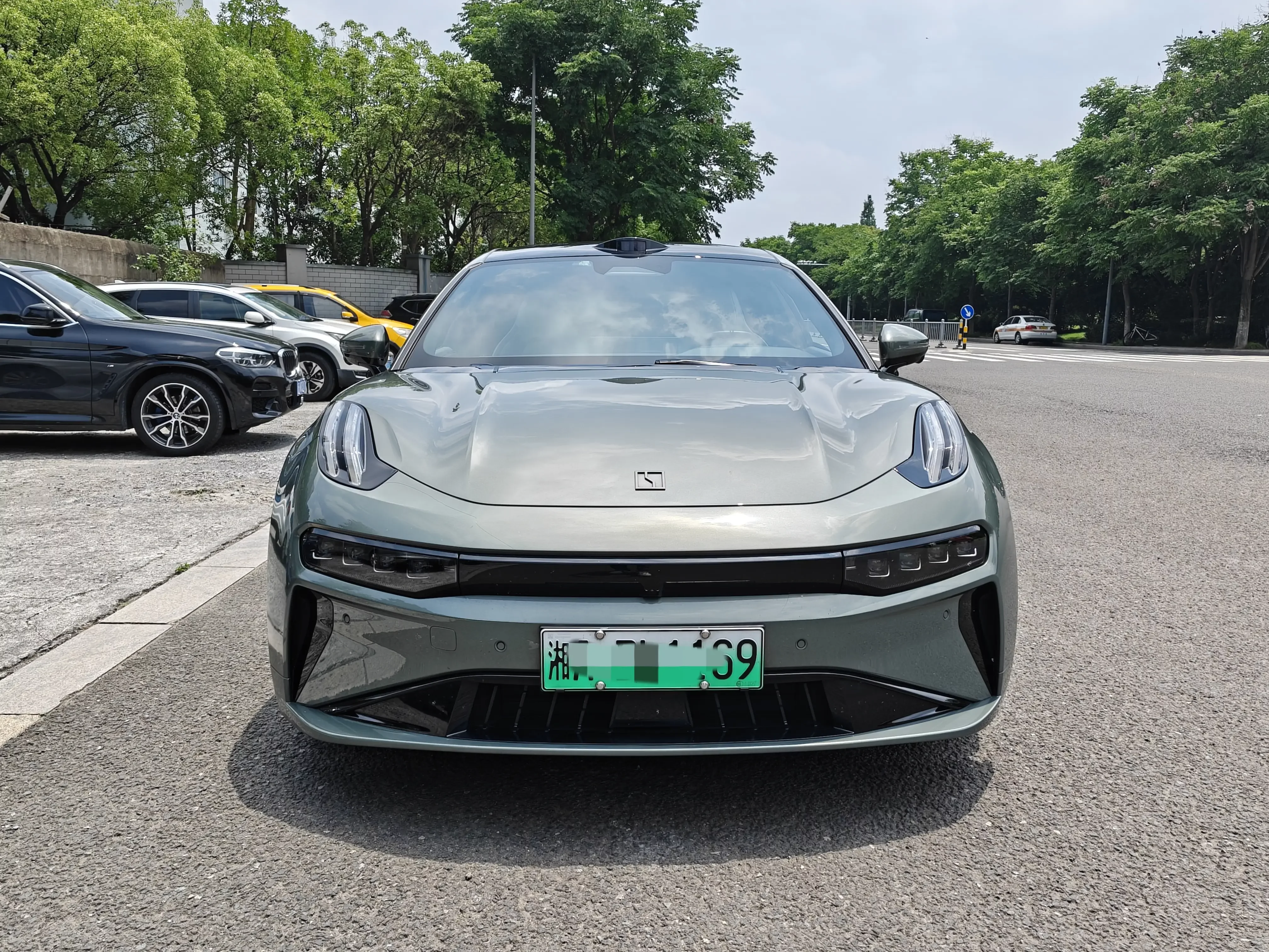 ZEEKR 001