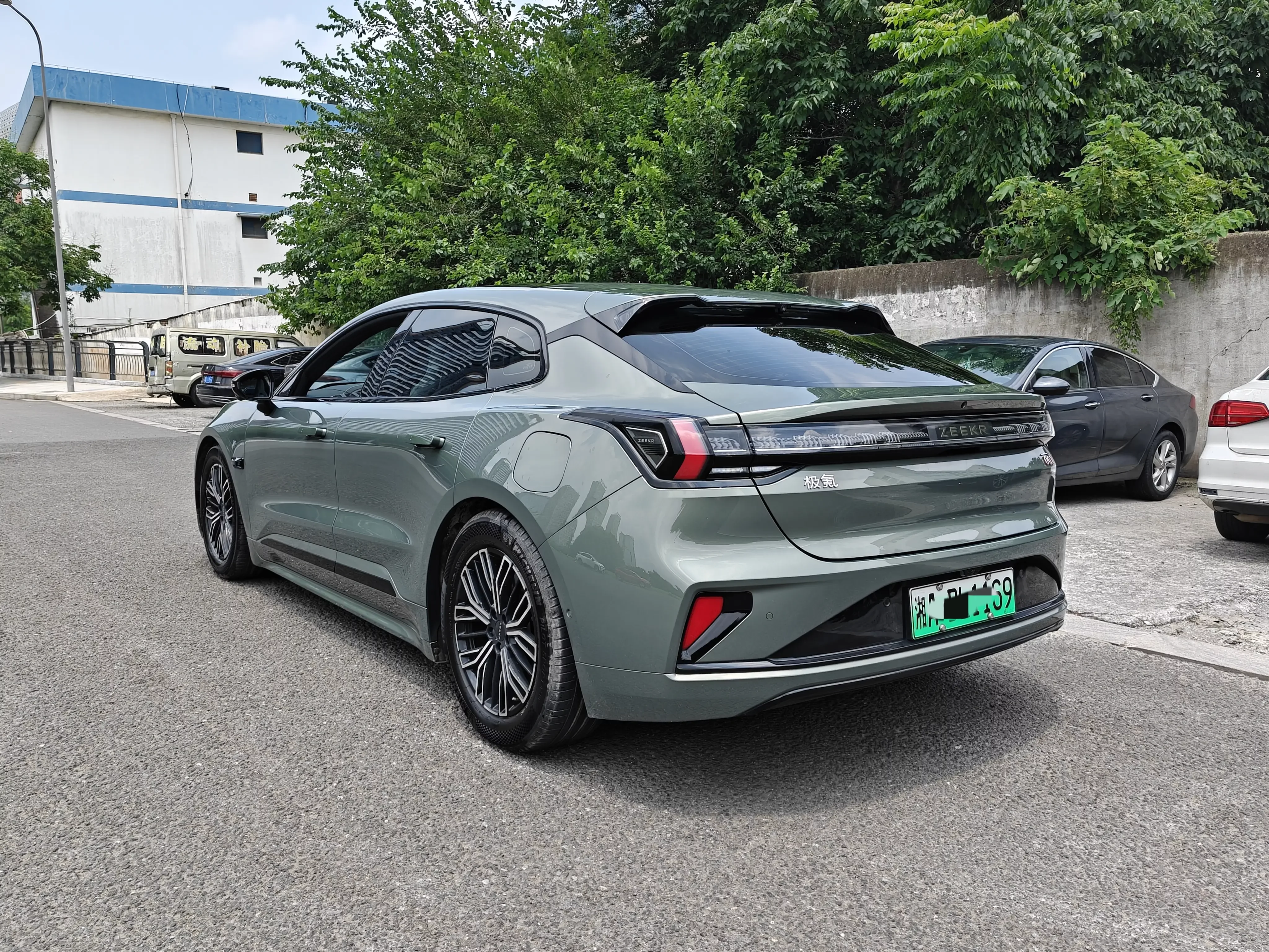 ZEEKR 001