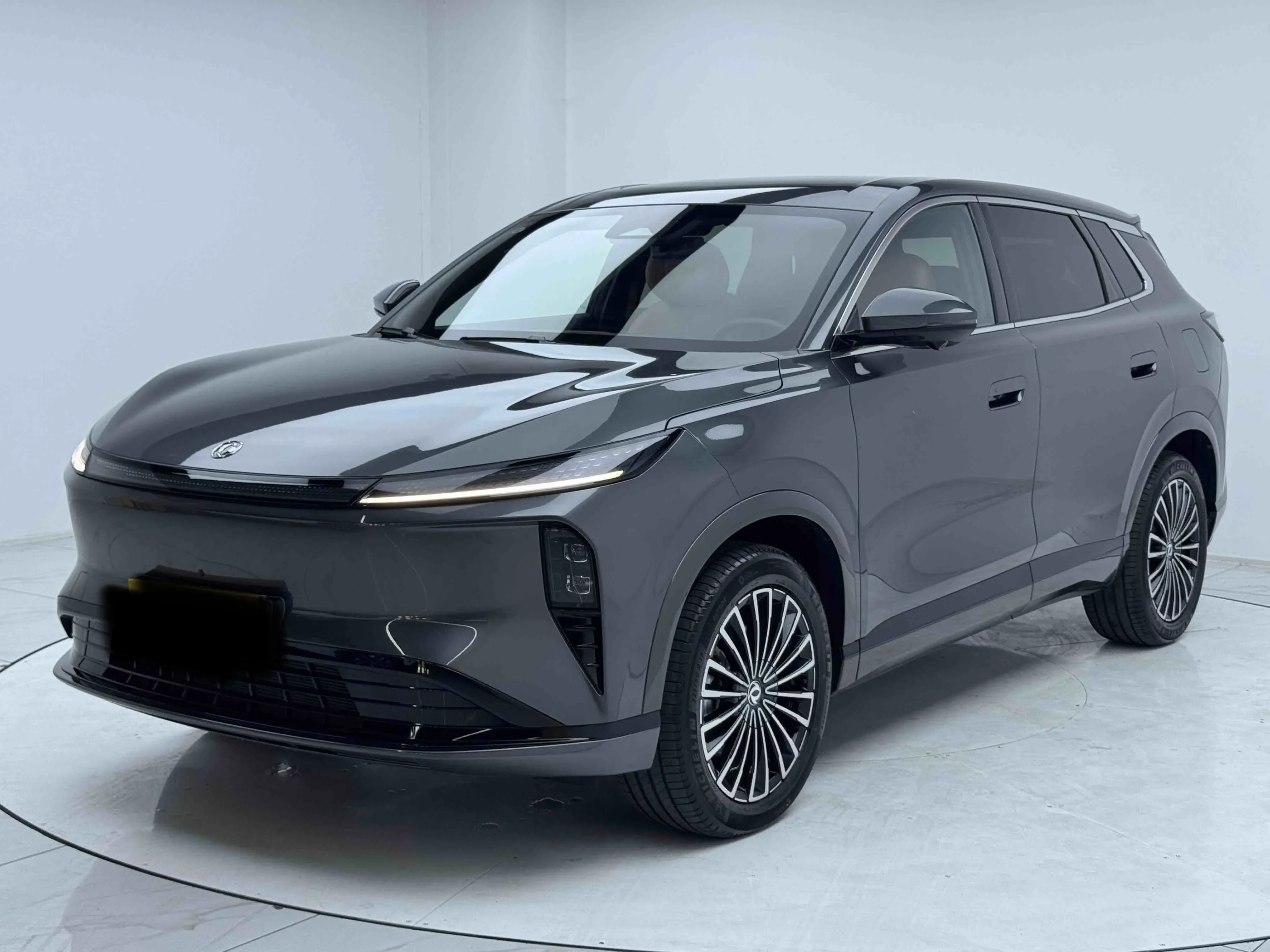 Dongfeng Fengshen L8 PHEV