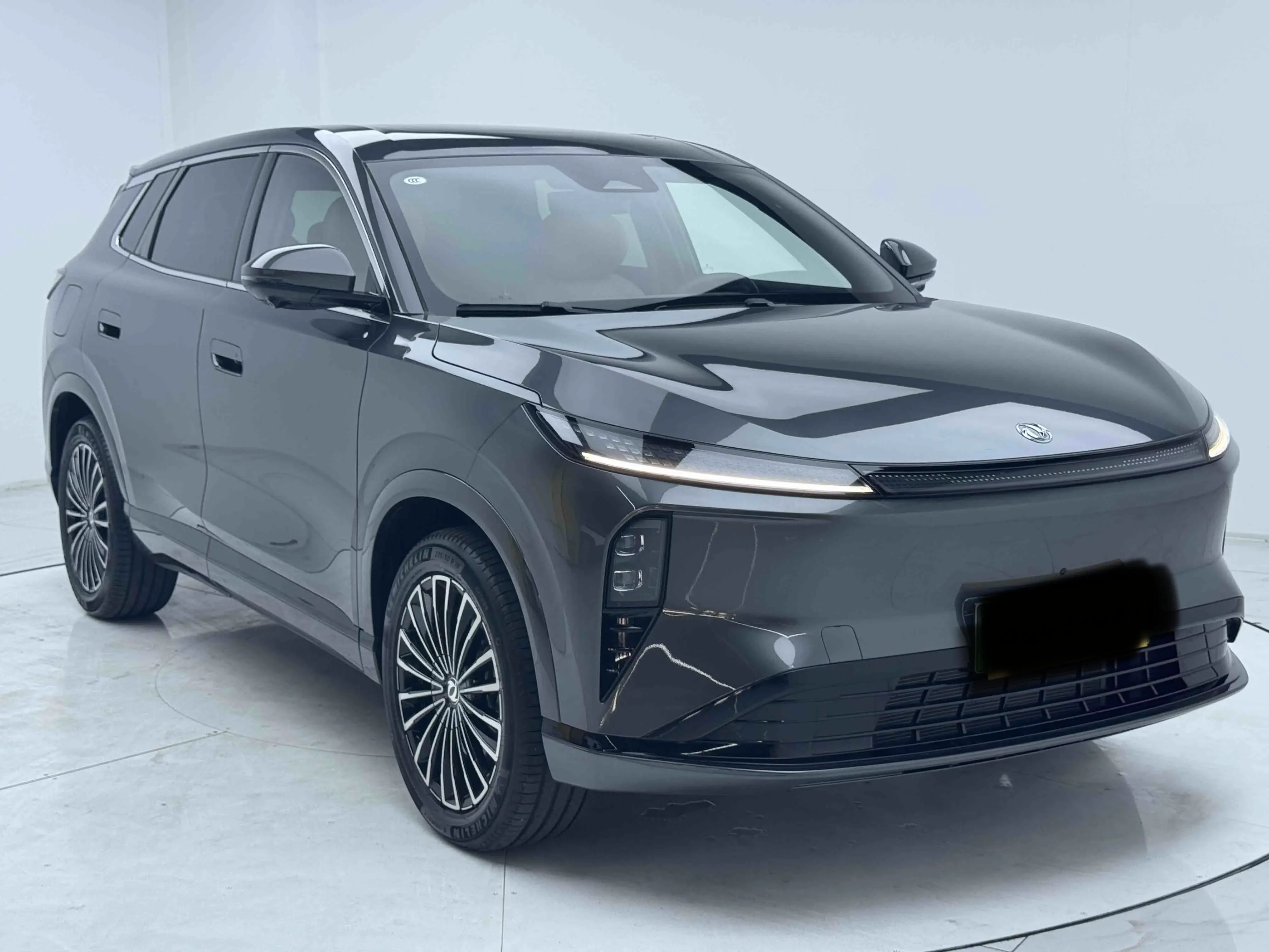 Dongfeng Fengshen L8 PHEV