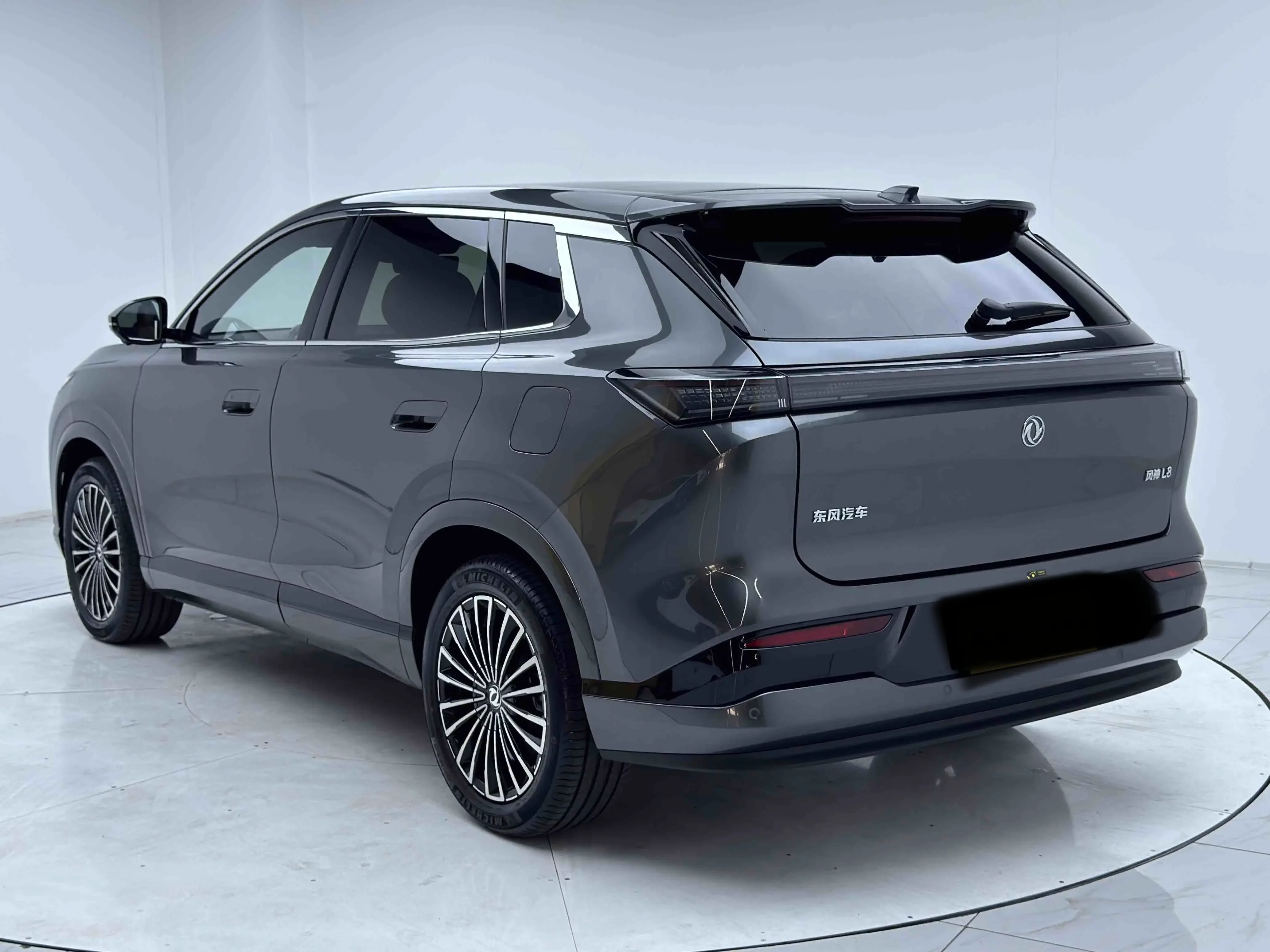 Dongfeng Fengshen L8 PHEV