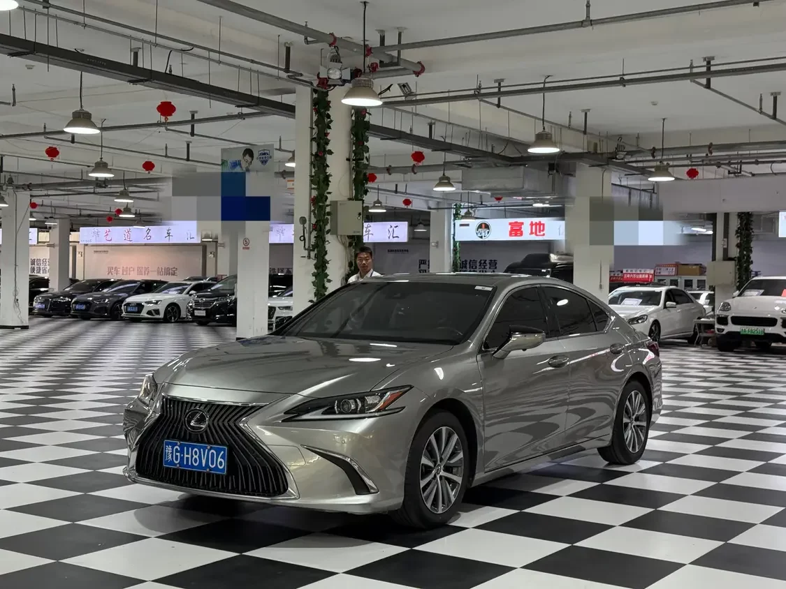 Lexus ES
