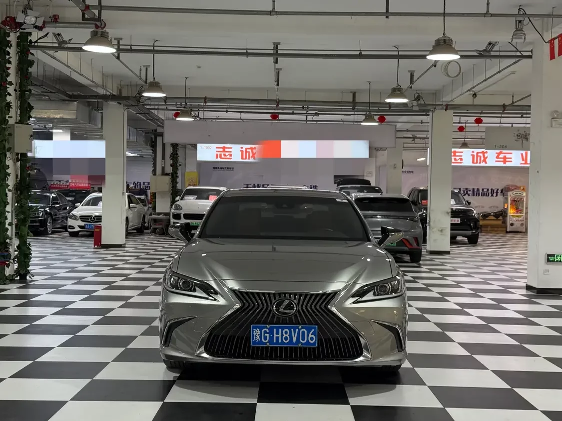 Lexus ES