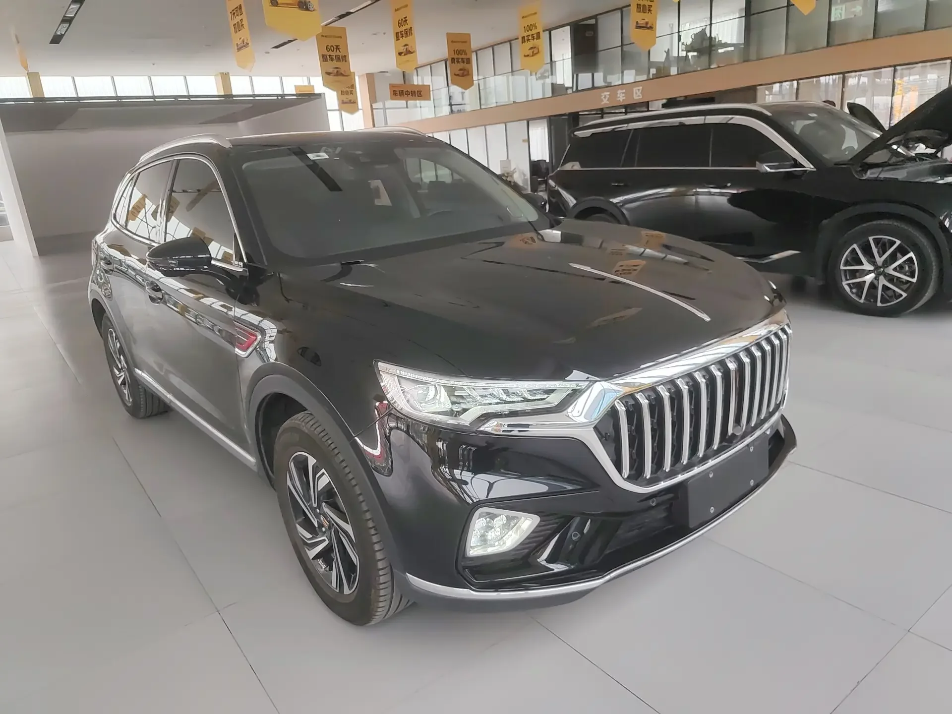 Hongqi HS5