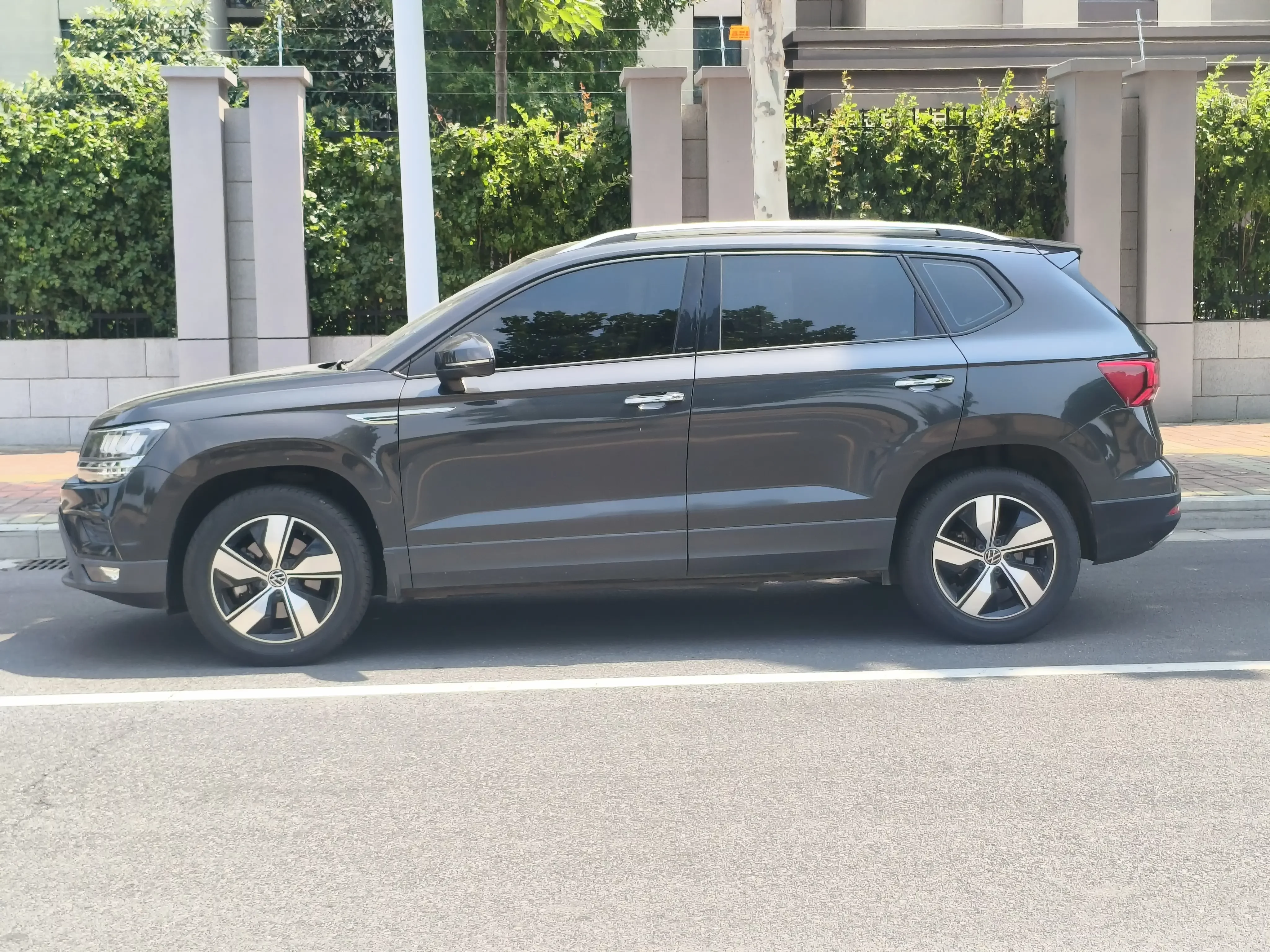 Volkswagen Tharu