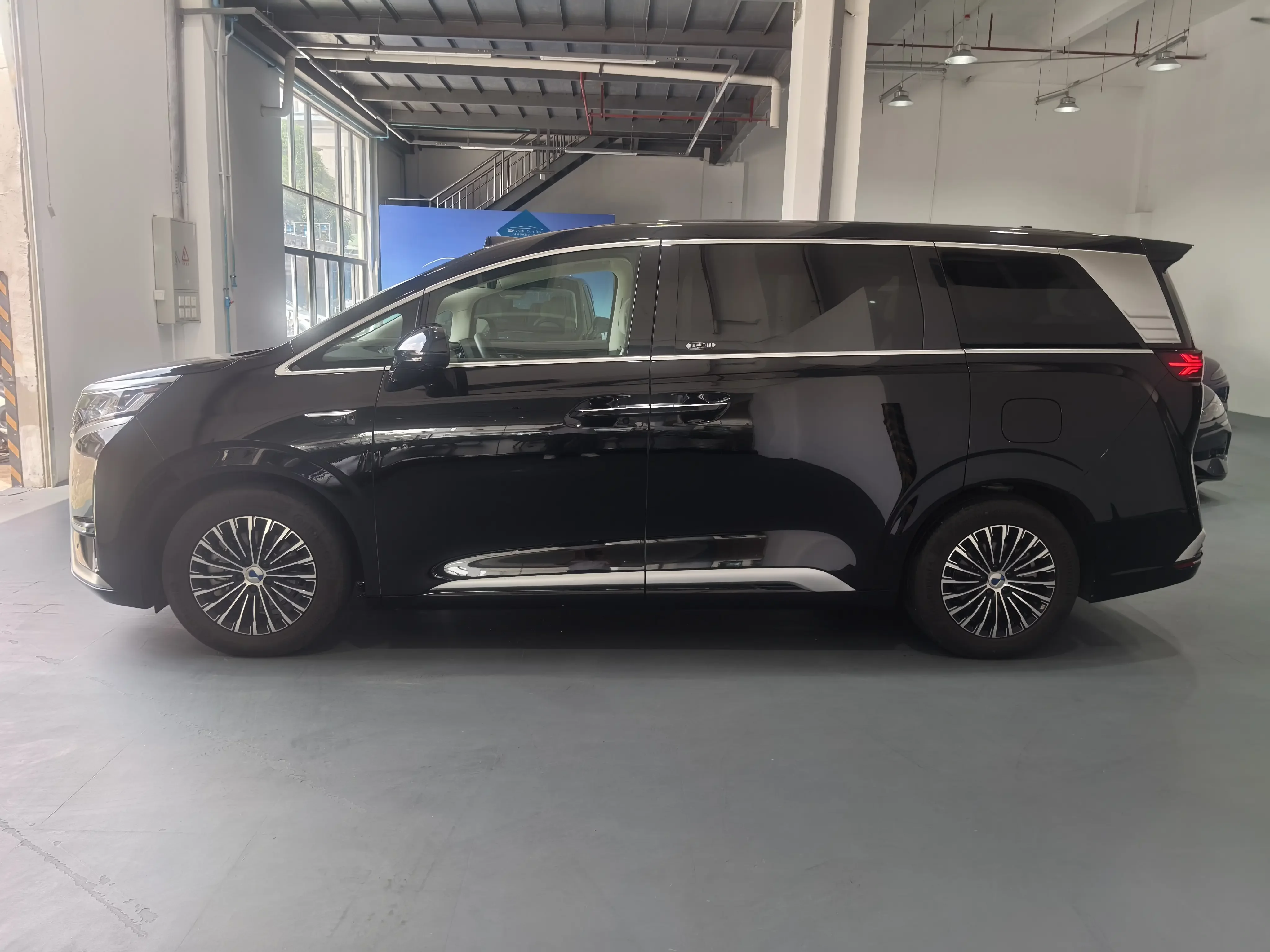 Denza D9 DM