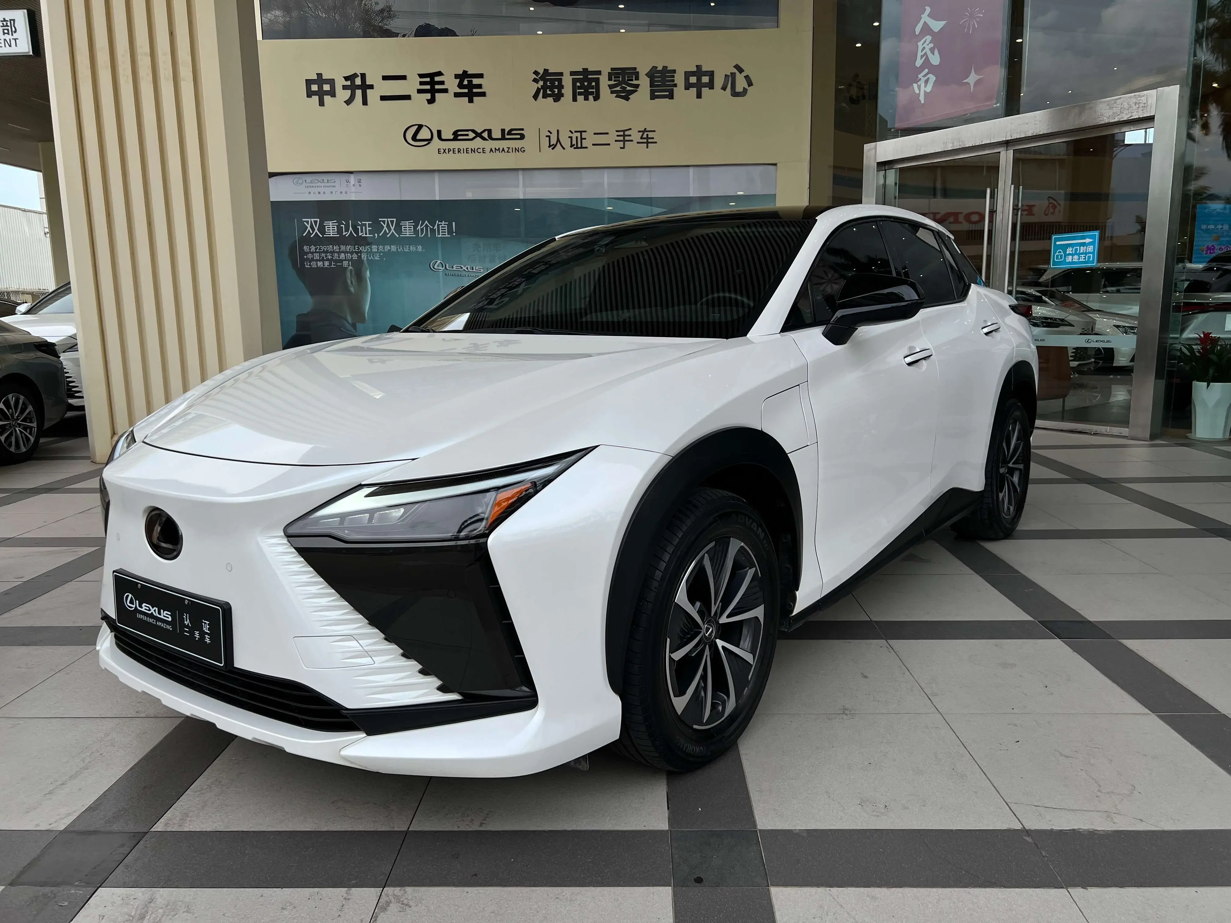Lexus RZ