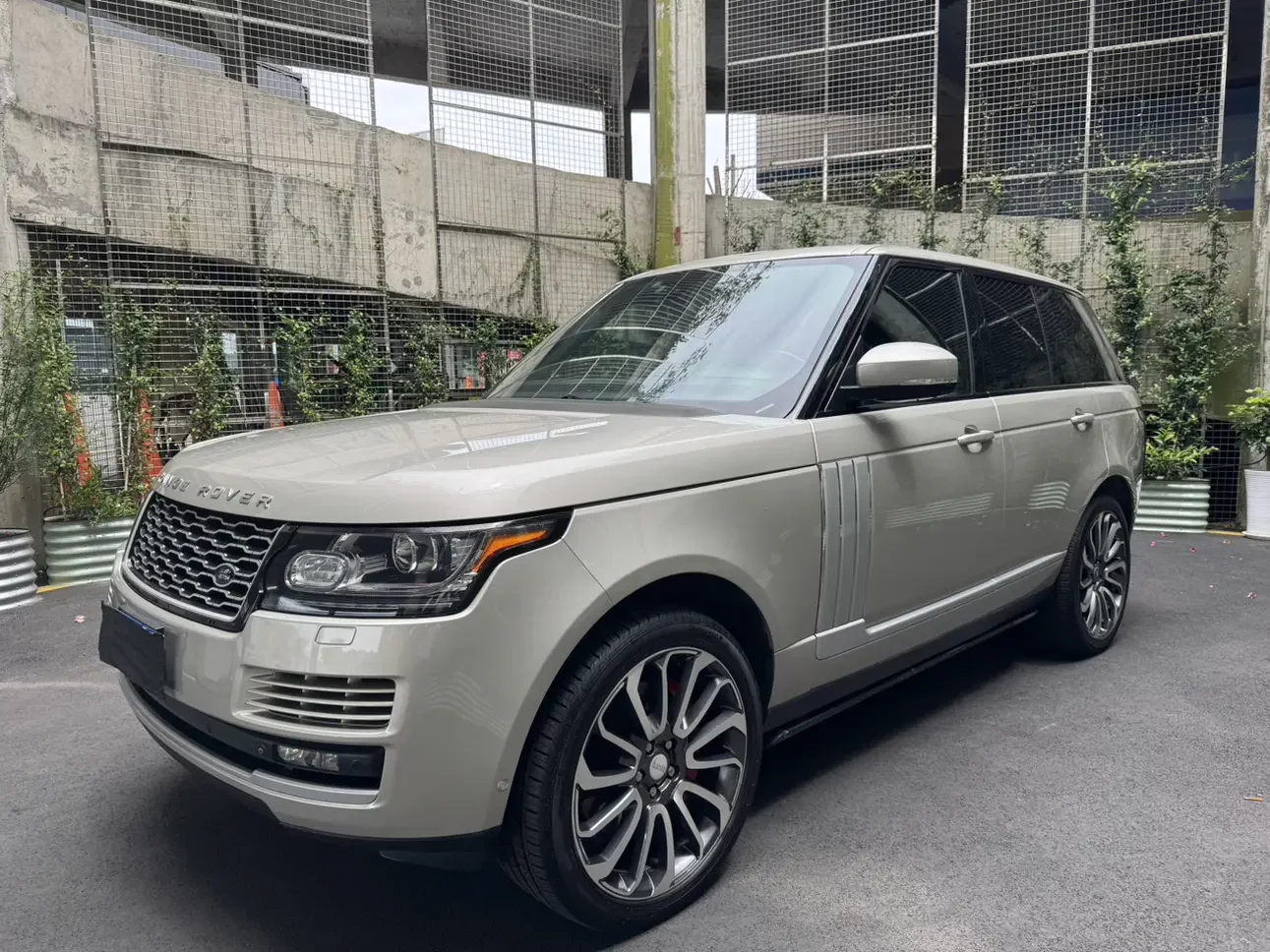 Land Rover range rover