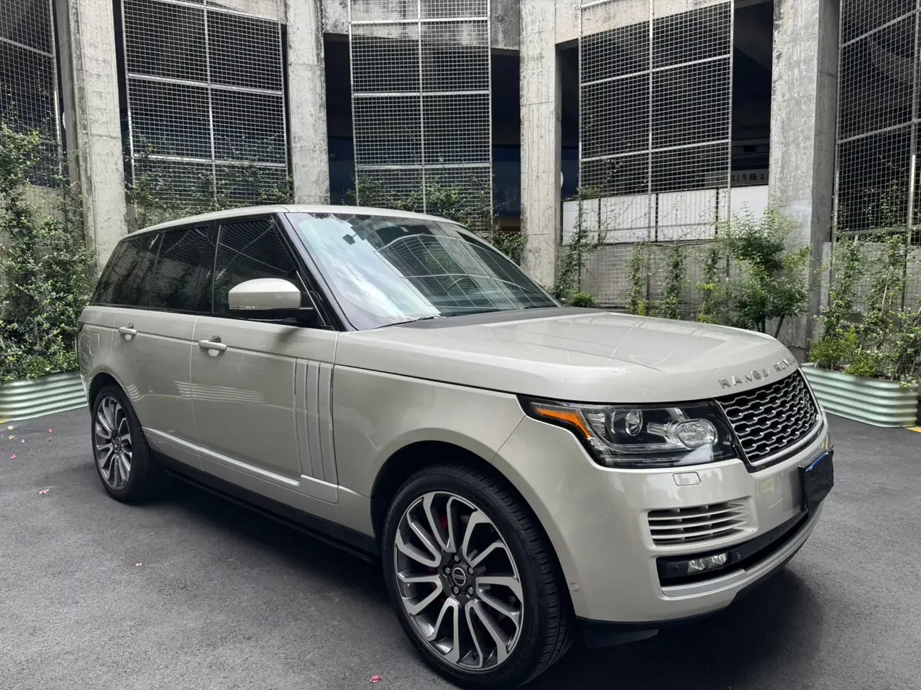 Land Rover range rover