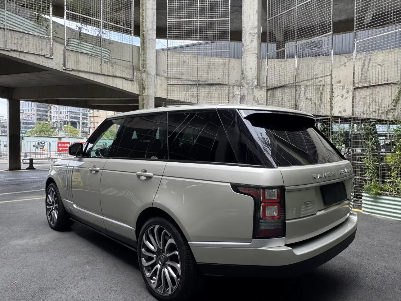 Land Rover range rover