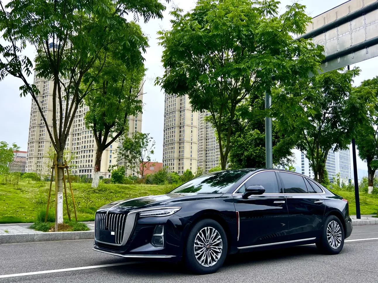 Hongqi H5