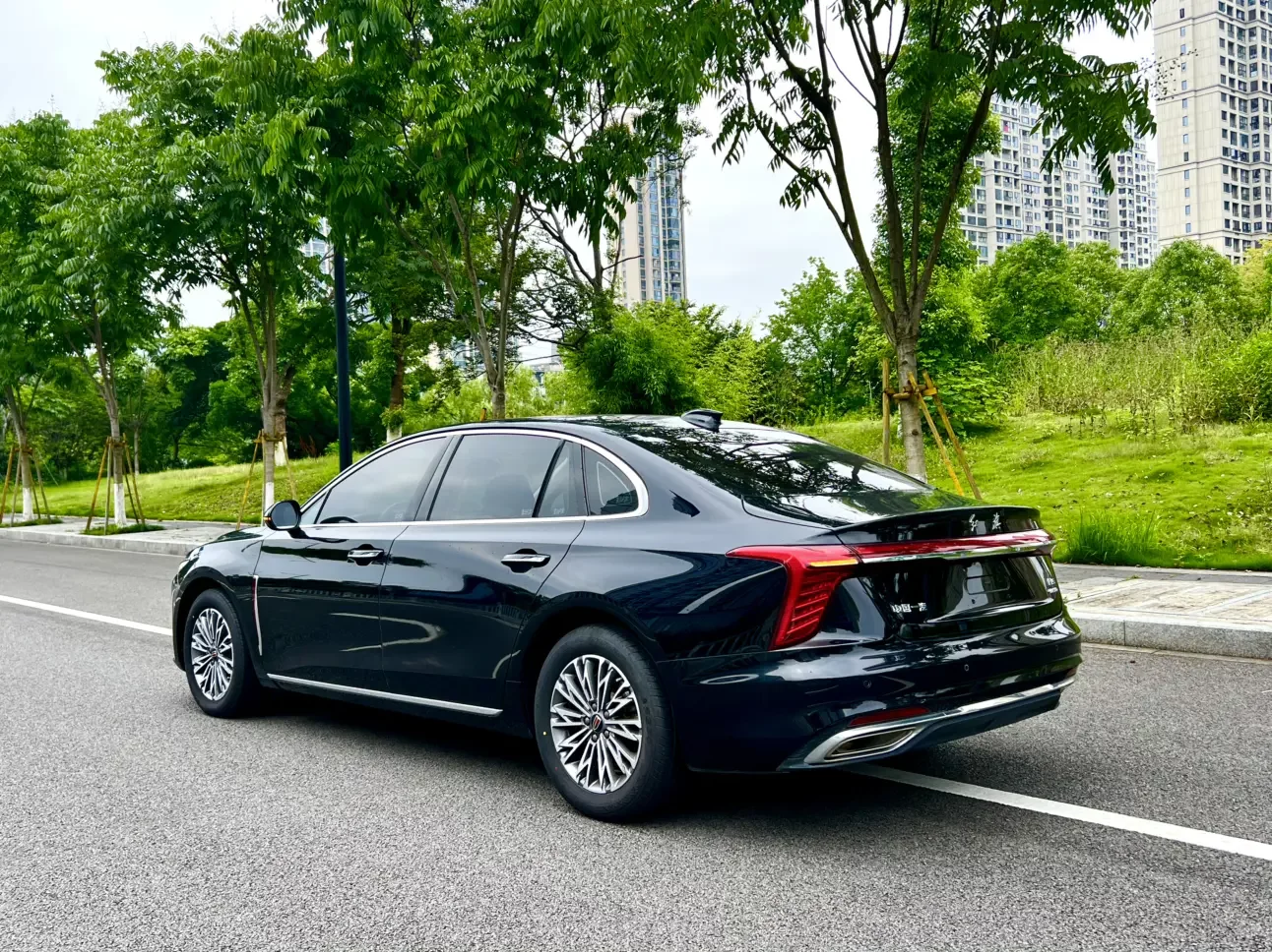 Hongqi H5