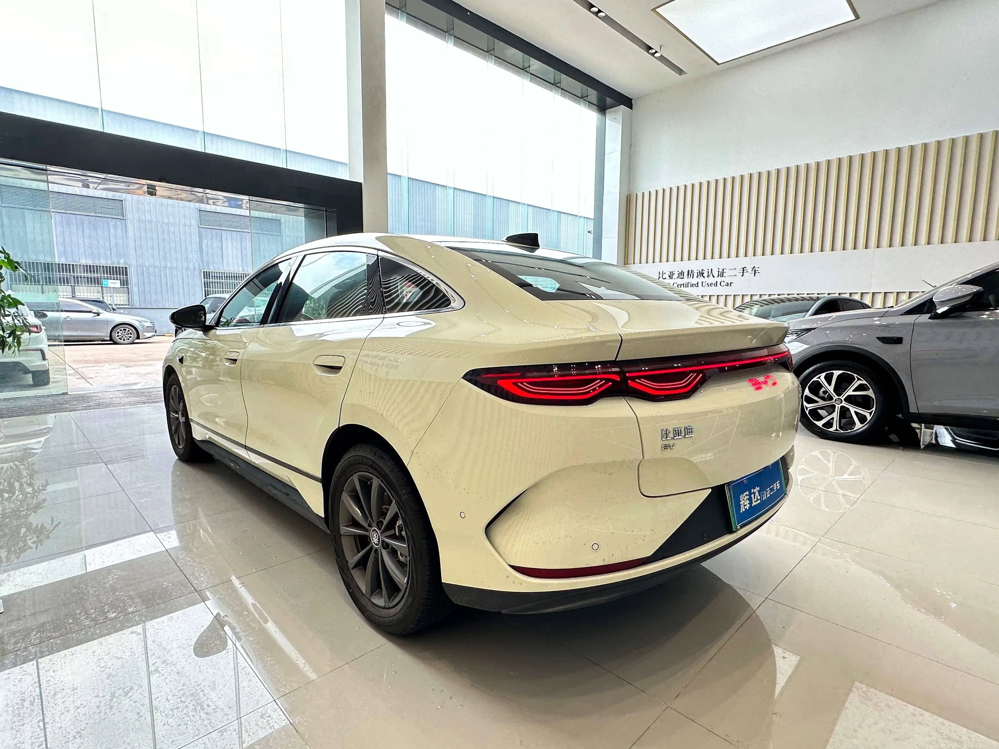 BYD Qin L EV