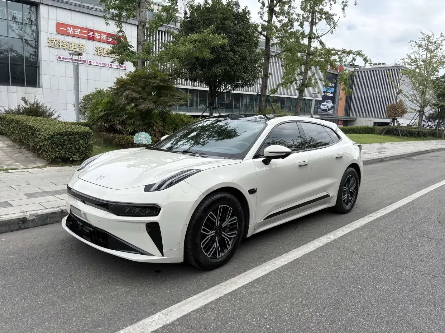 ZEEKR 001