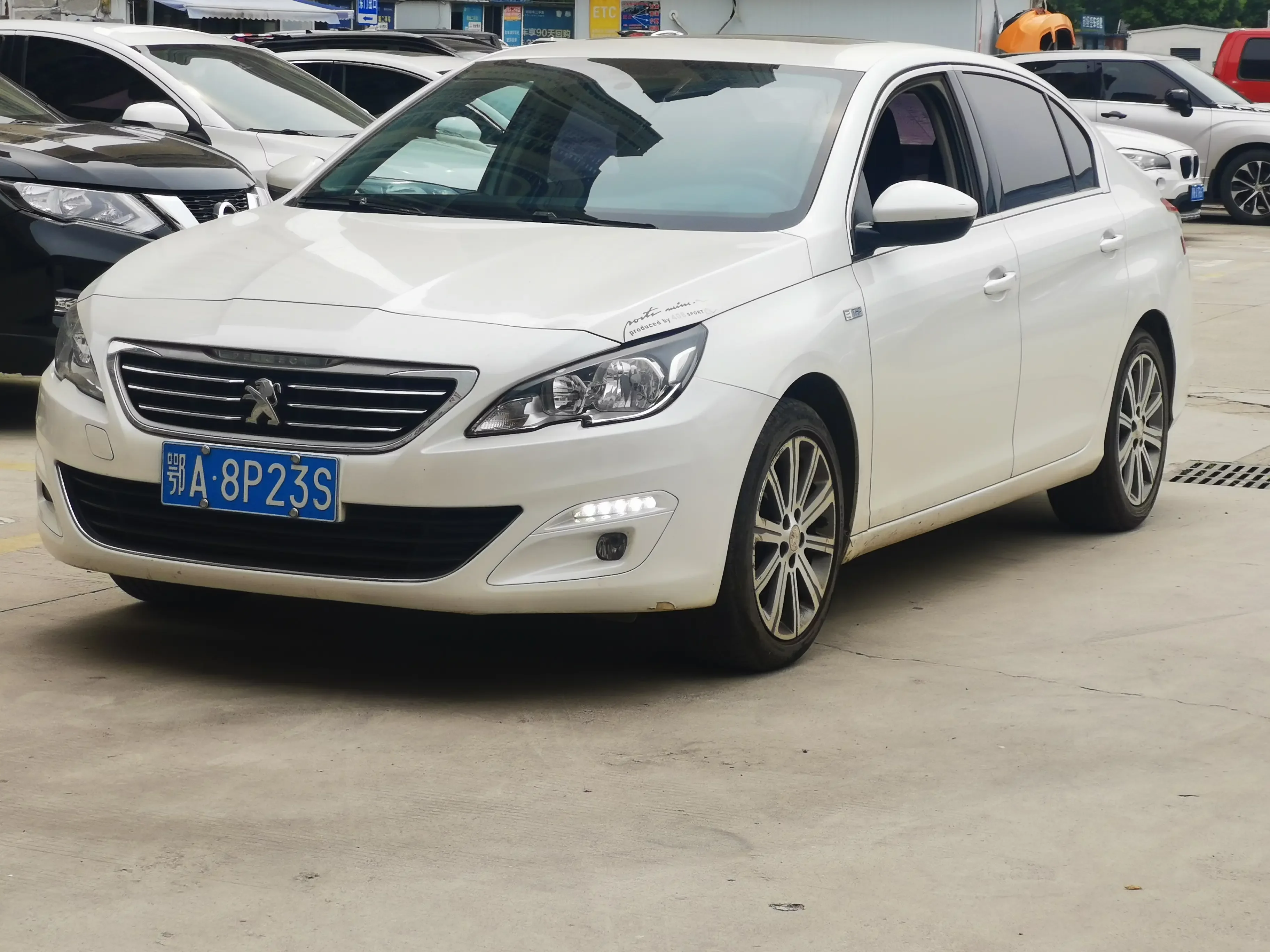 Peugeot 408