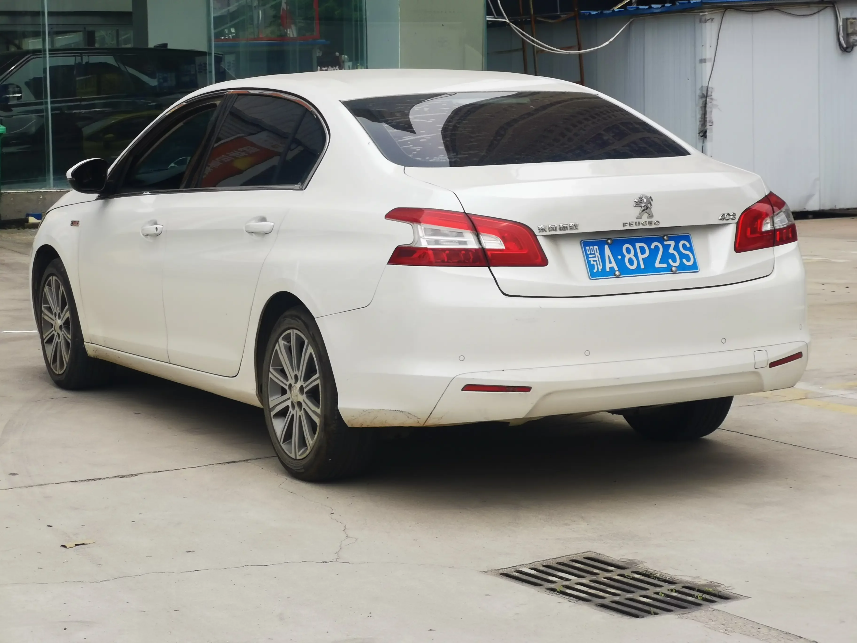 Peugeot 408