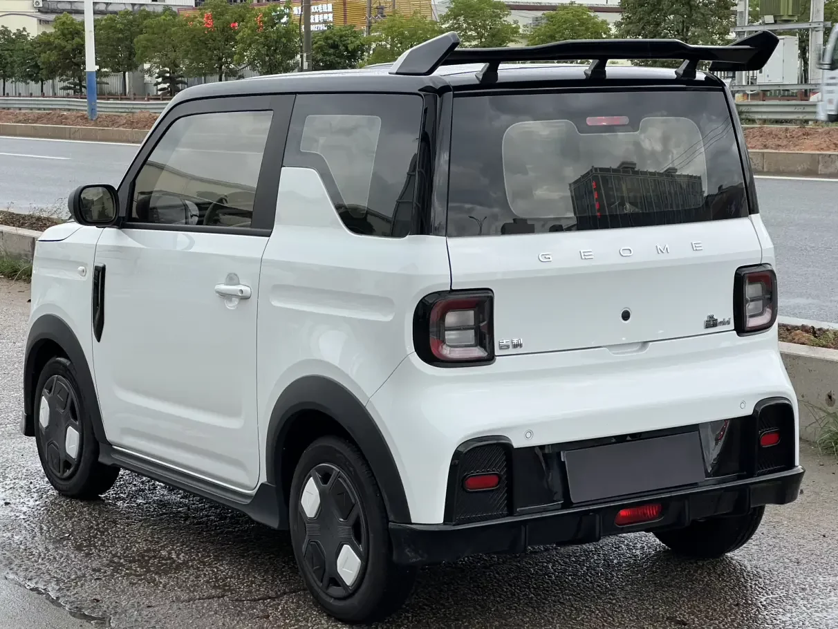 Geely panda