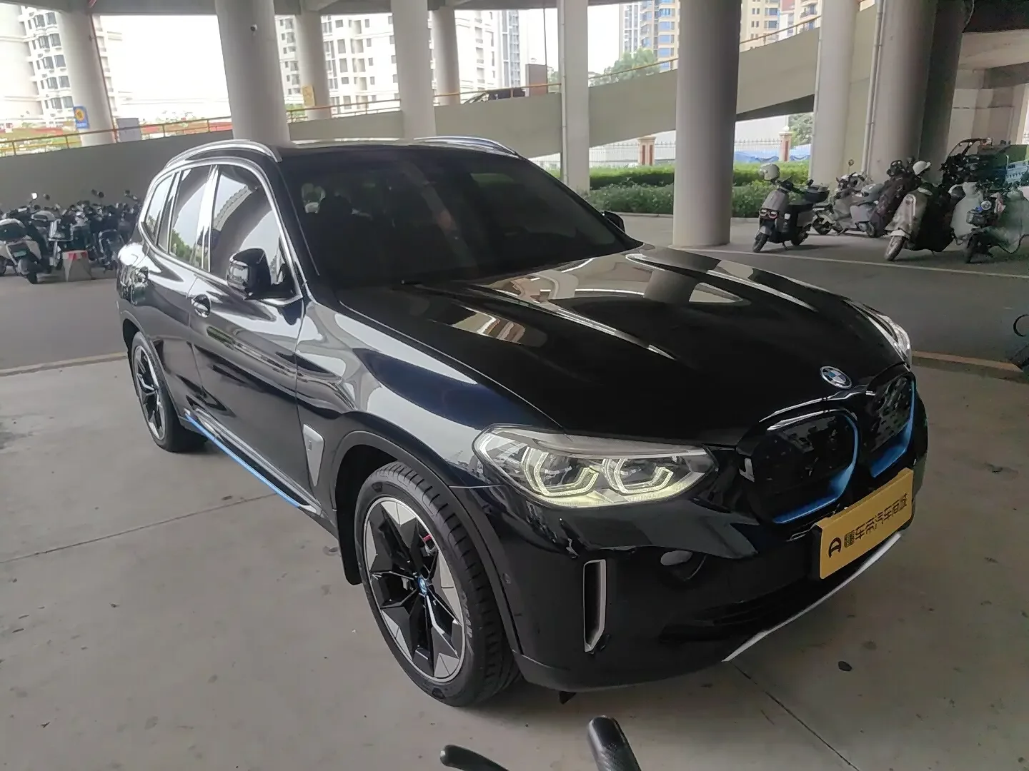 BMW iX3