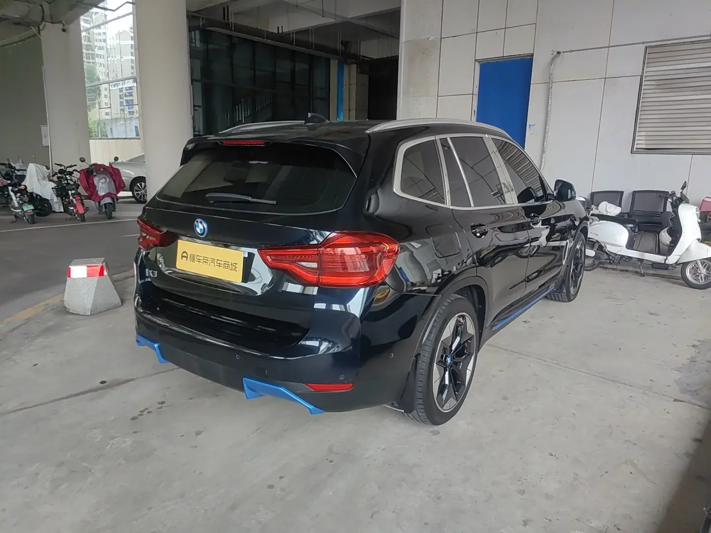 BMW iX3