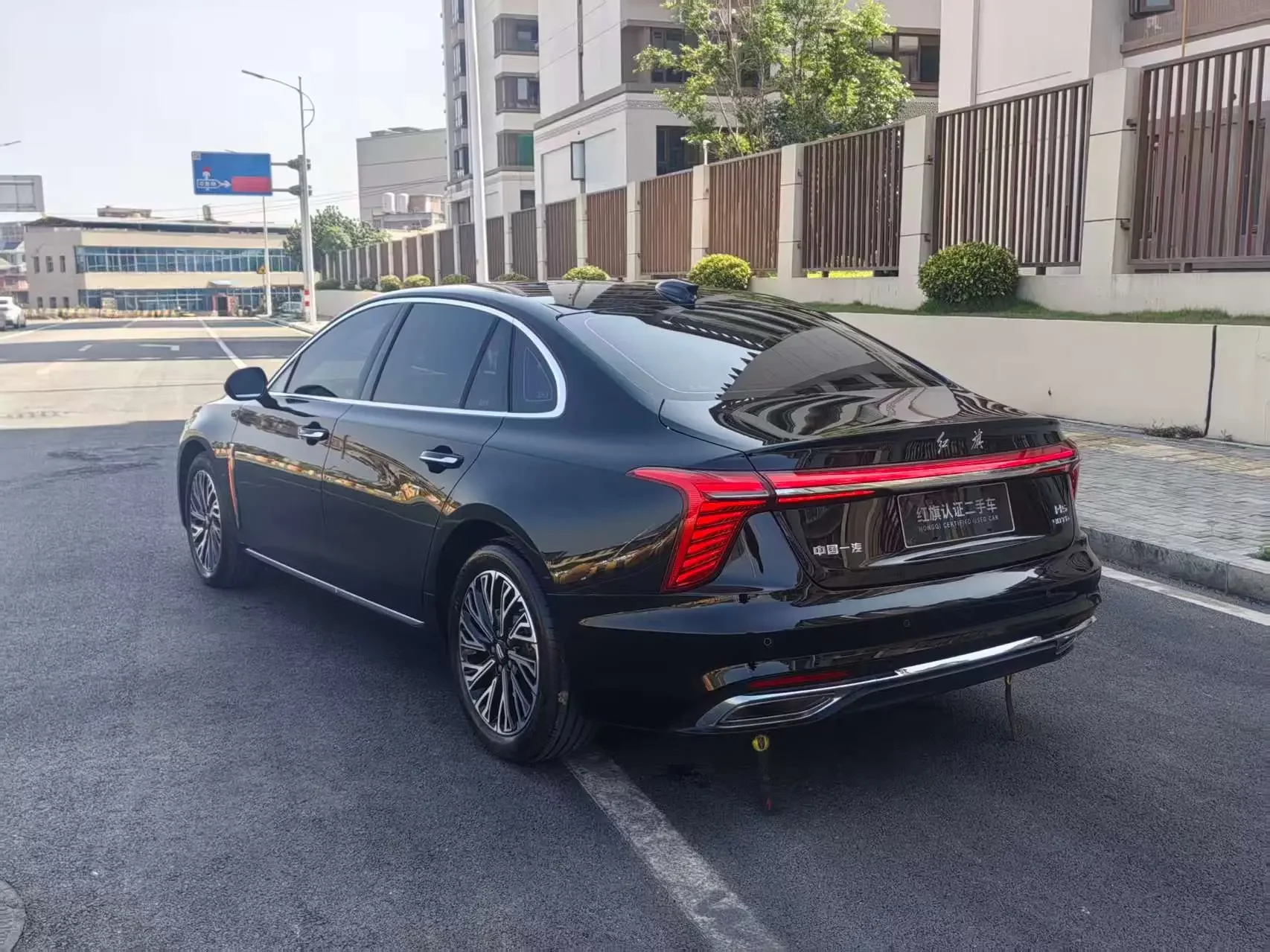 Hongqi H5
